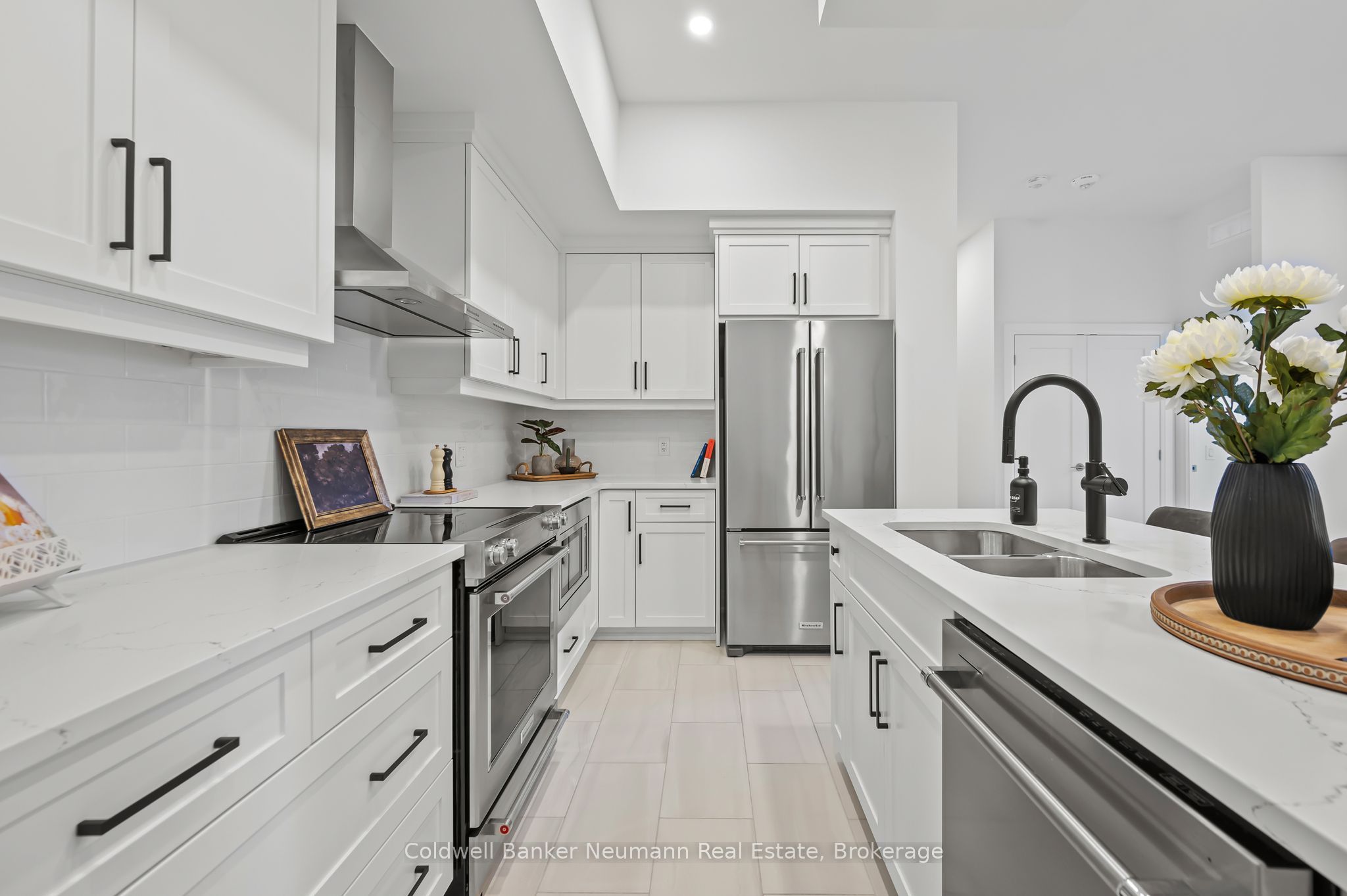 #101 - 71 Wyndham Street Property Photo 23