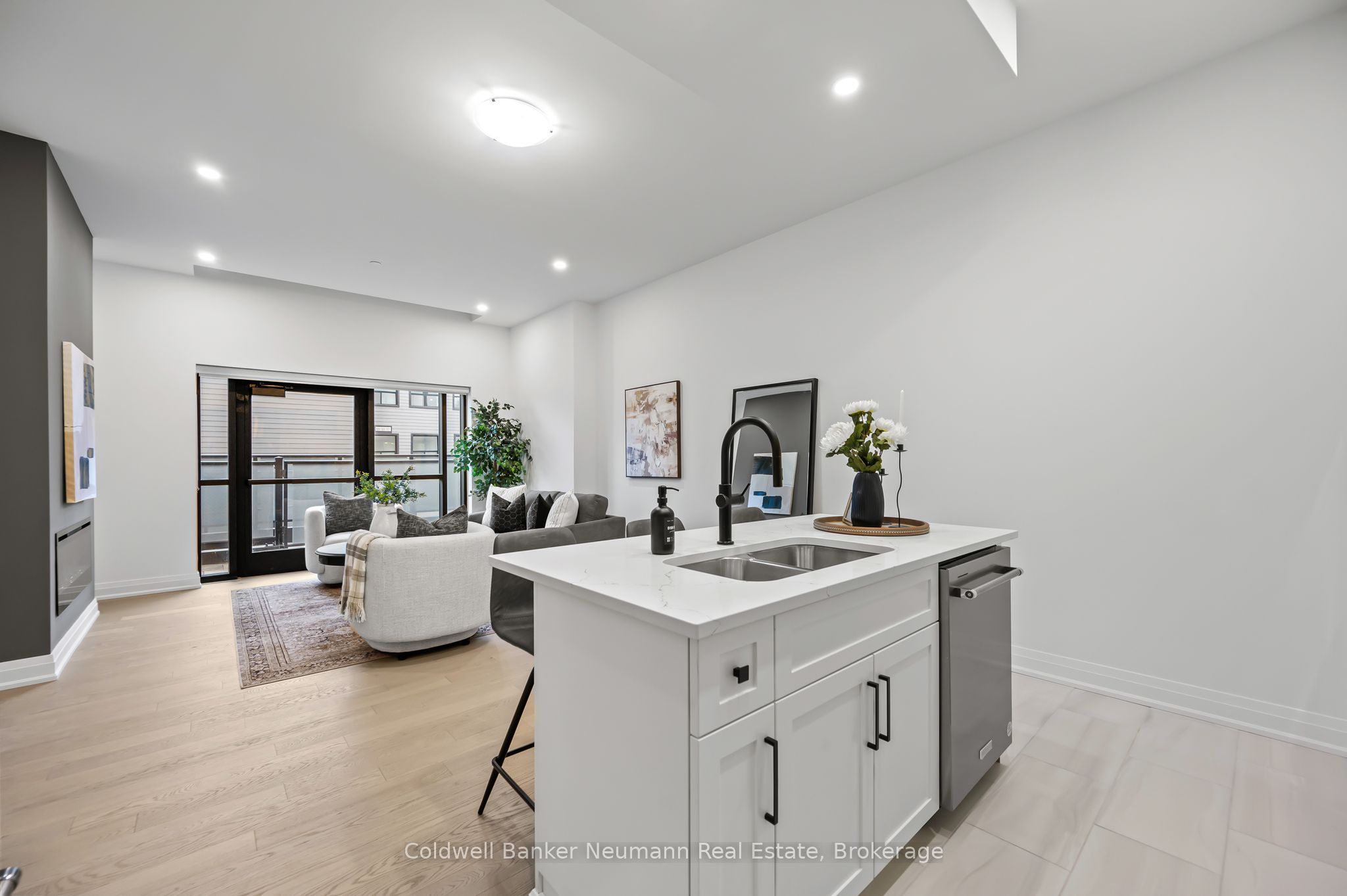 #101 - 71 Wyndham Street Property Photo 25