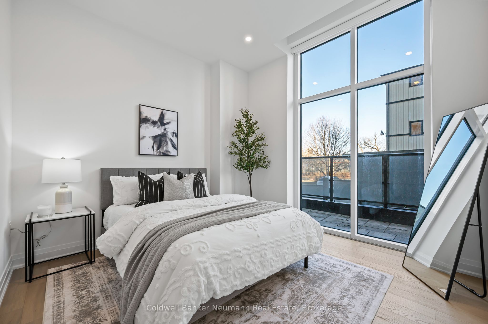 #101 - 71 Wyndham Street Property Photo 26