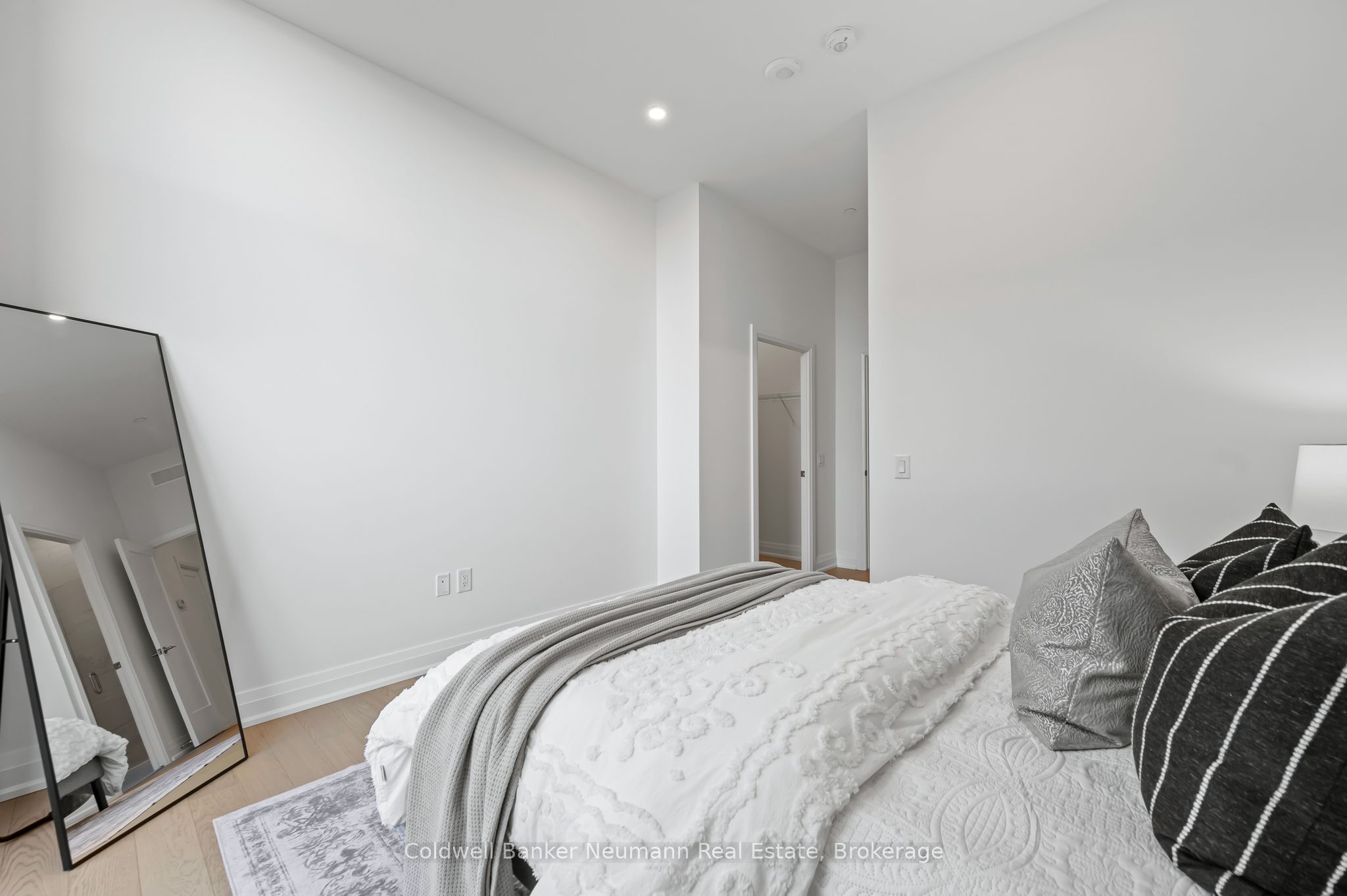 #101 - 71 Wyndham Street Property Photo 28