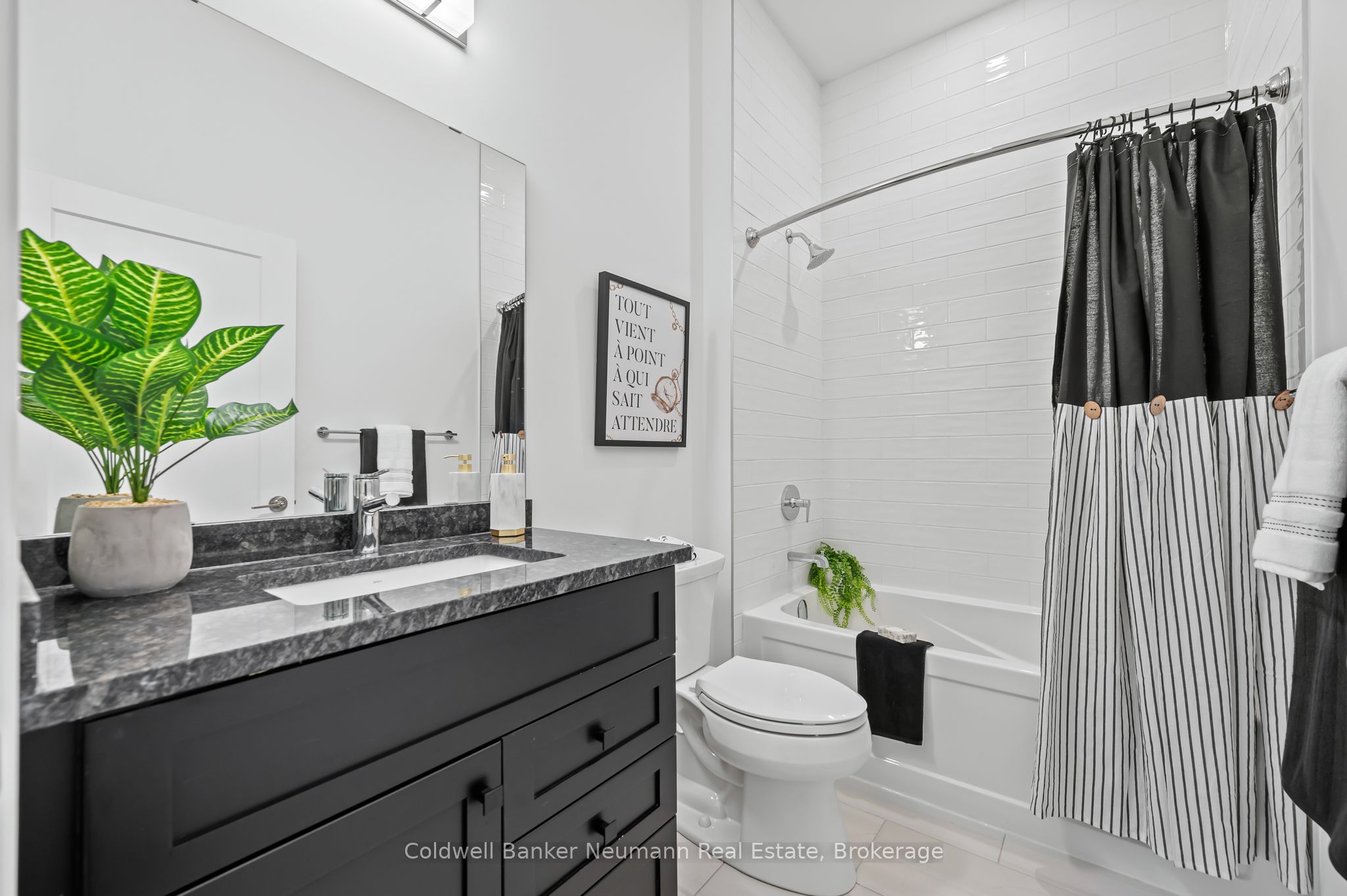#101 - 71 Wyndham Street Property Photo 33