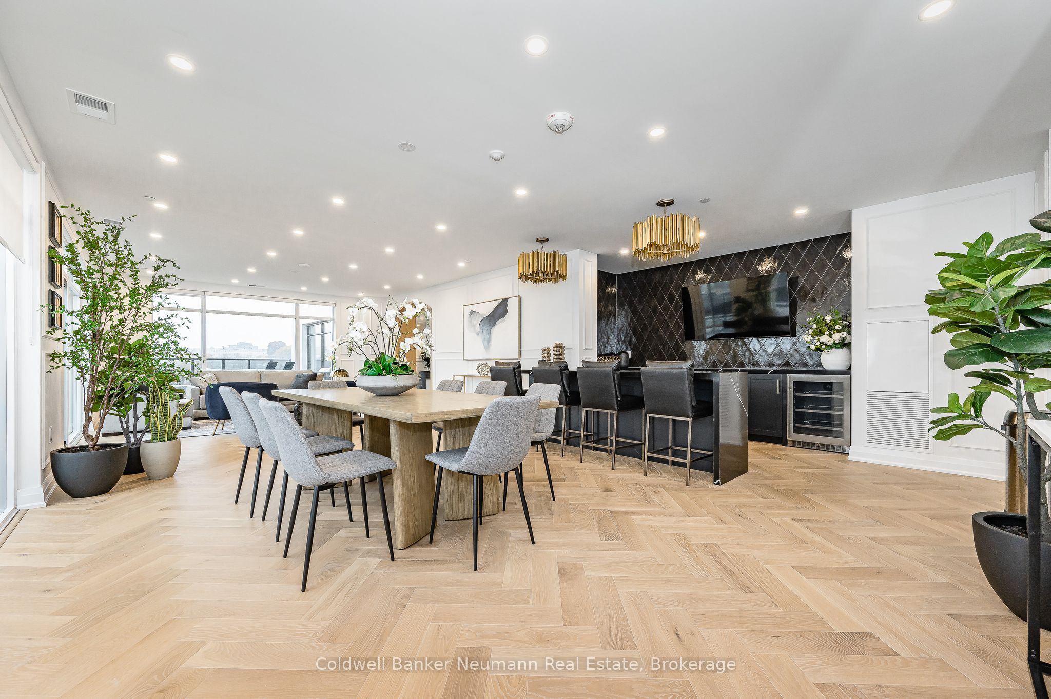 #101 - 71 Wyndham Street Property Photo 41