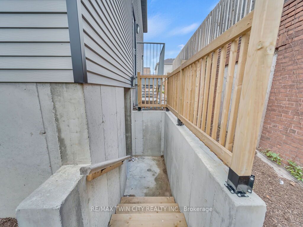 13 Bay Street Property Photo 37