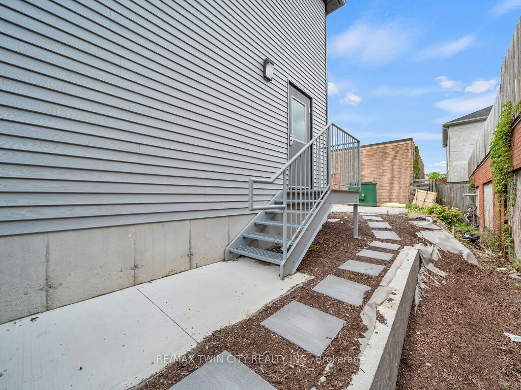 13 Bay Street Property Photo 40