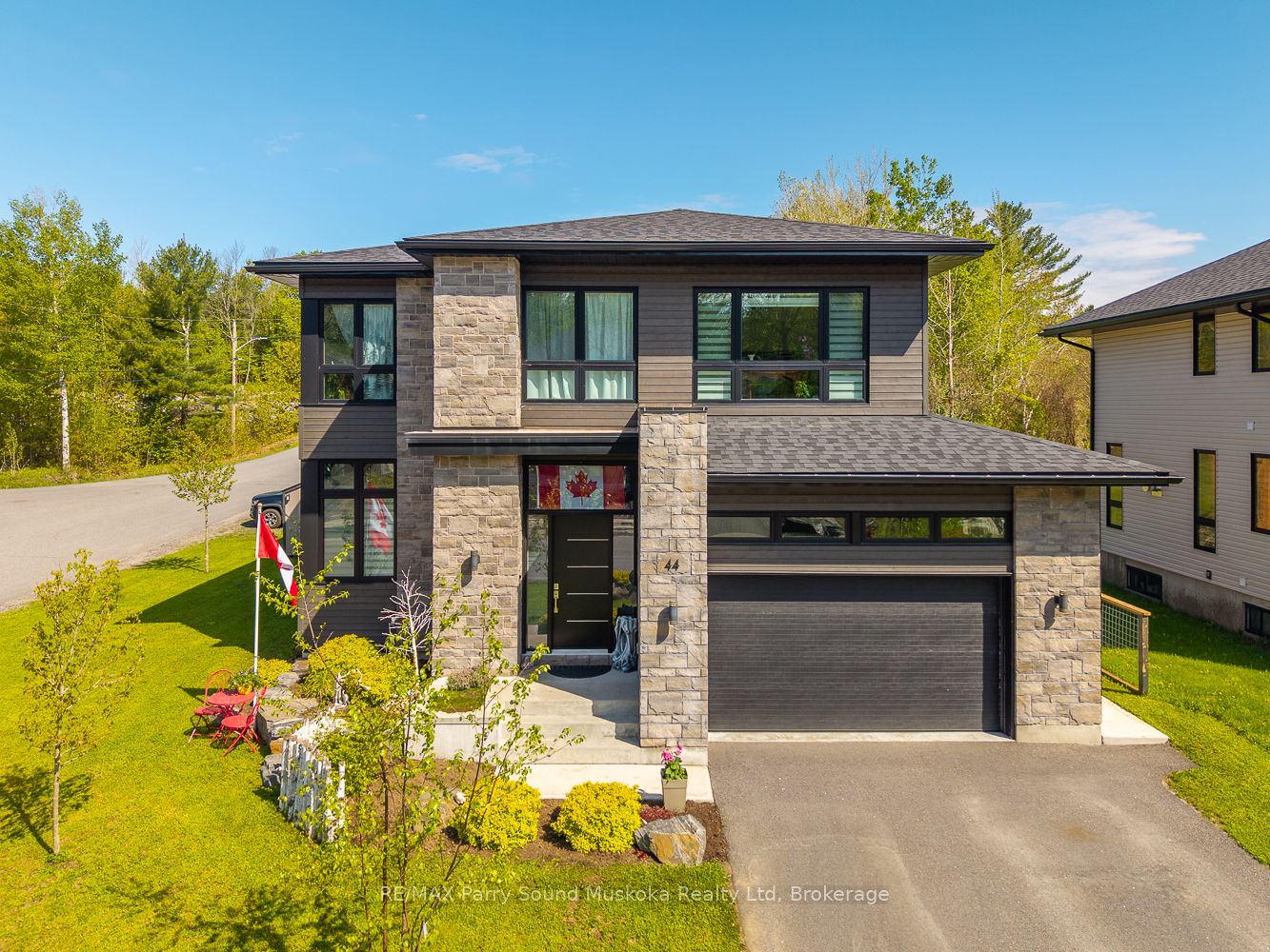 44 Dennis Drive Property Photo 1