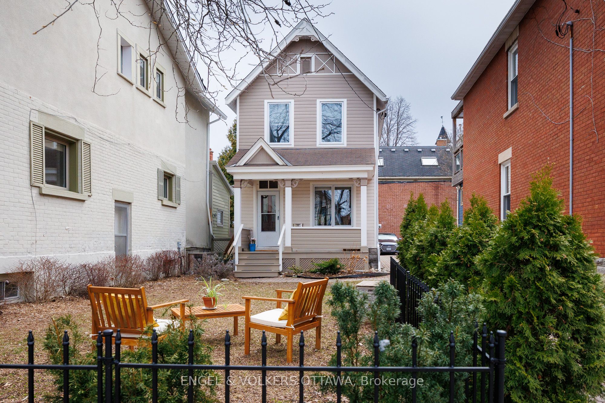 92 Third Avenue Property Photo 1