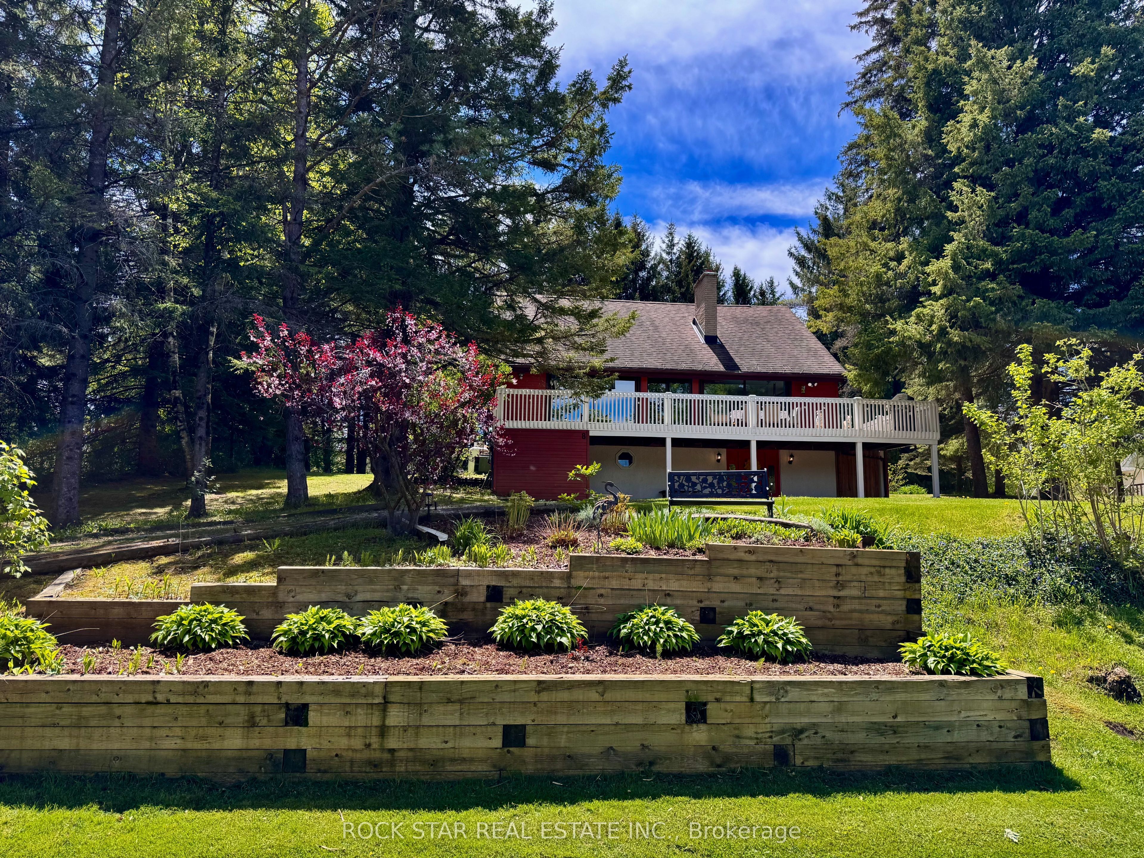 8 Pine River Crescent Property Photo 1