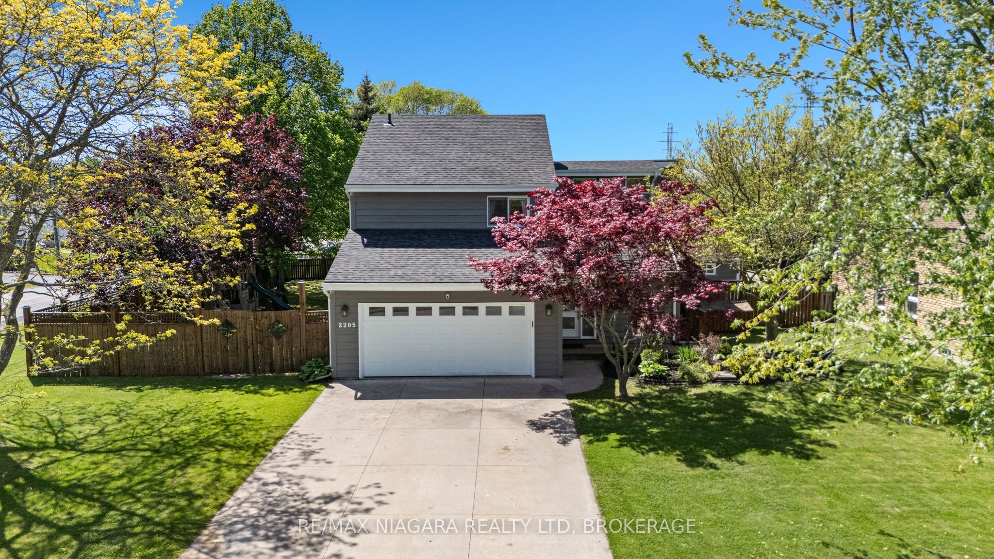 2205 Gainer St Property Photo 1