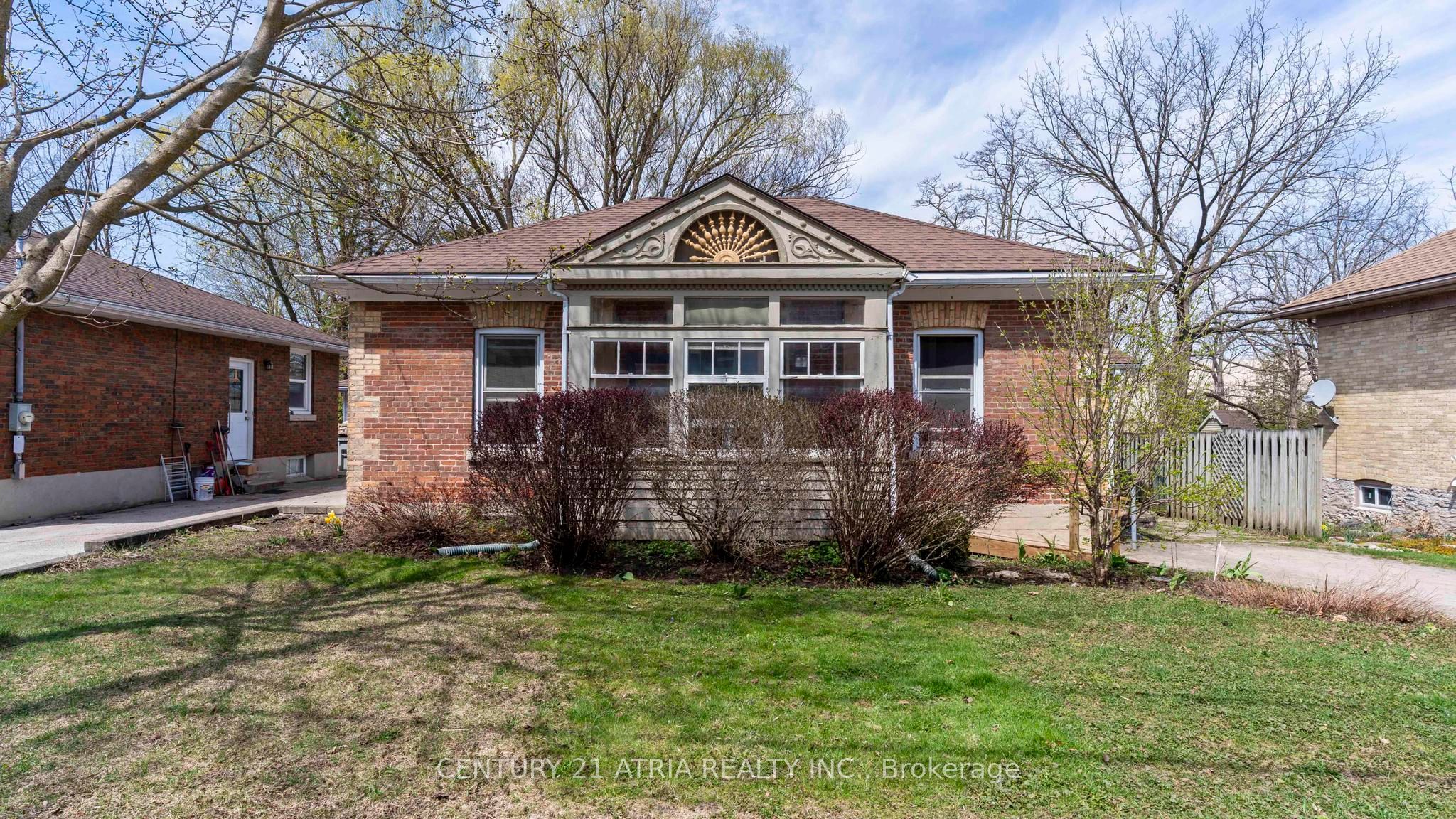 130 Wellington Street Property Photo 1