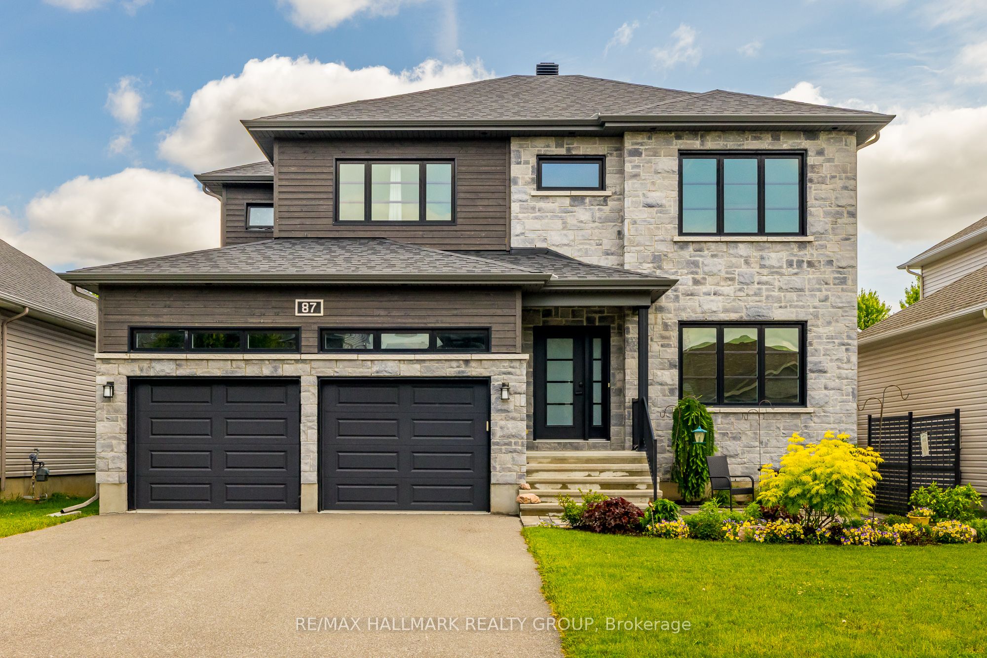 87 Cobblestone Drive Property Photo 1