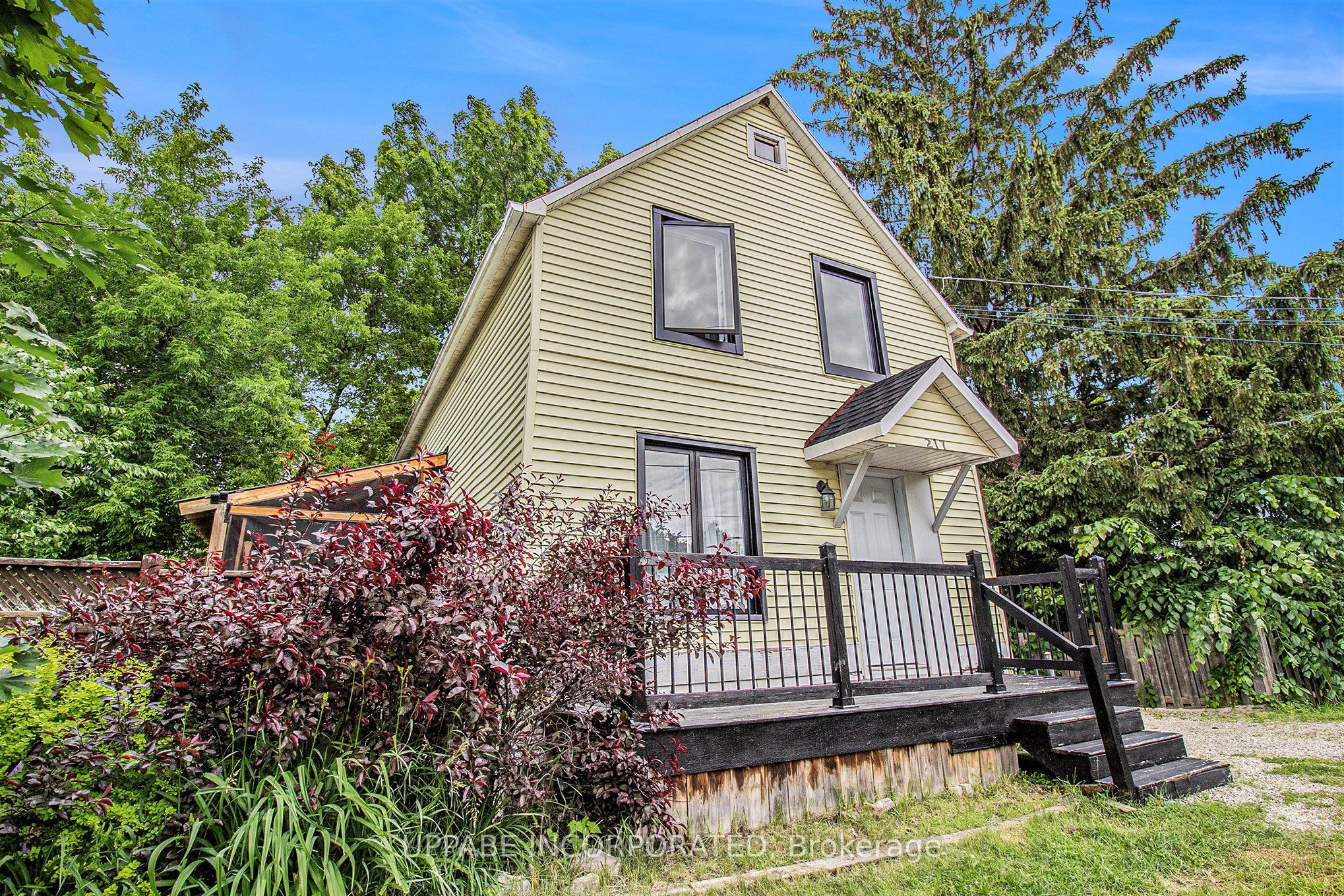 217 Jack St Property Photo 1