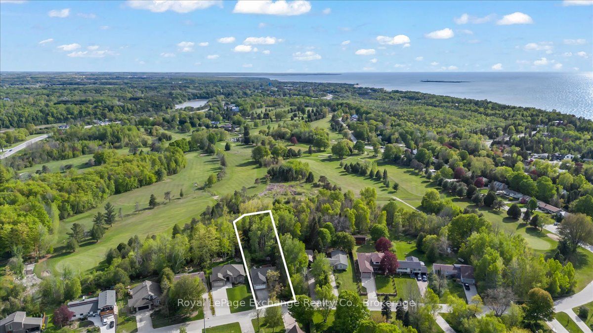 357 Tyendinaga Drive Property Photo 5