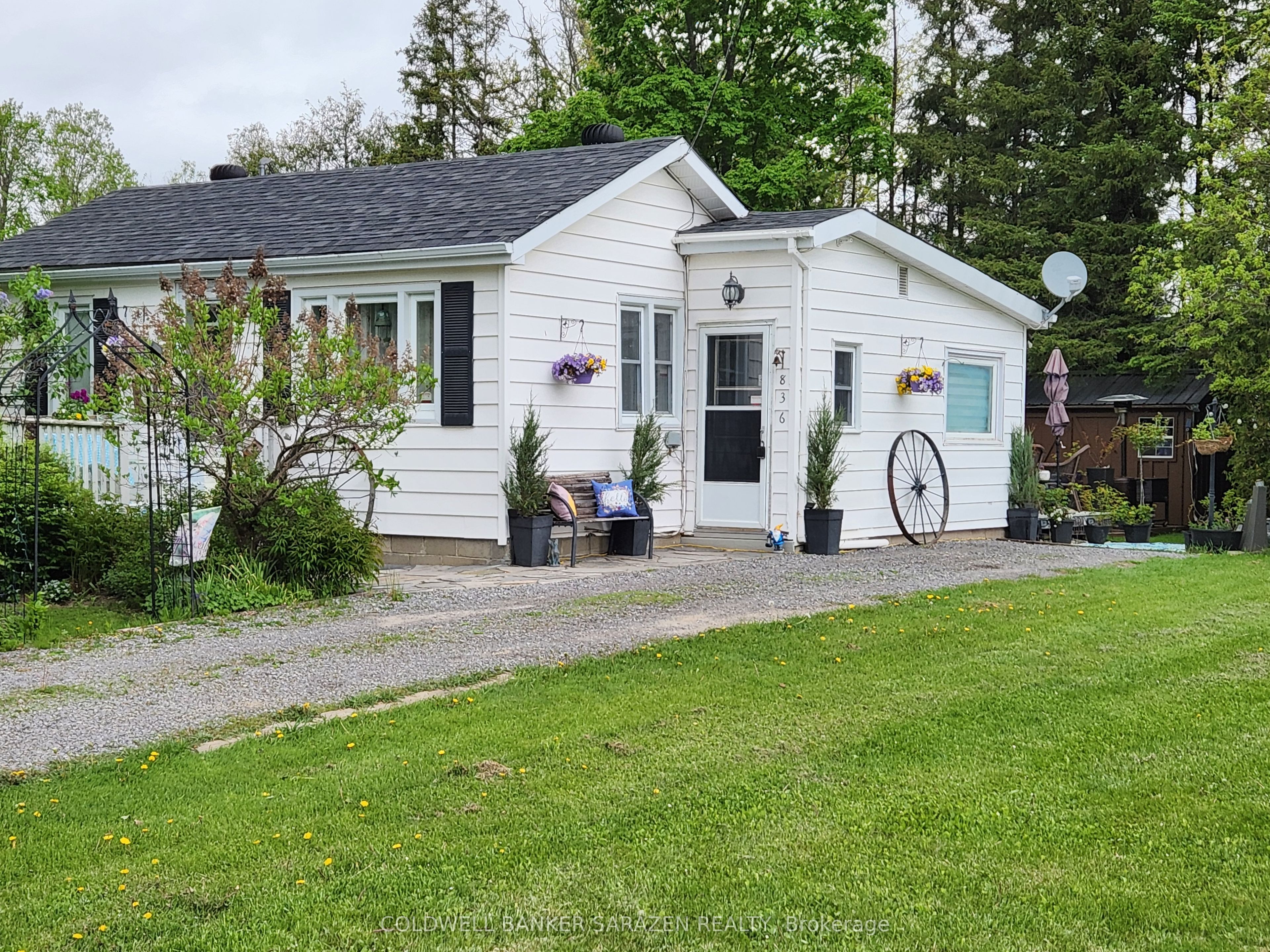 836 Munro Drive Property Photo 1