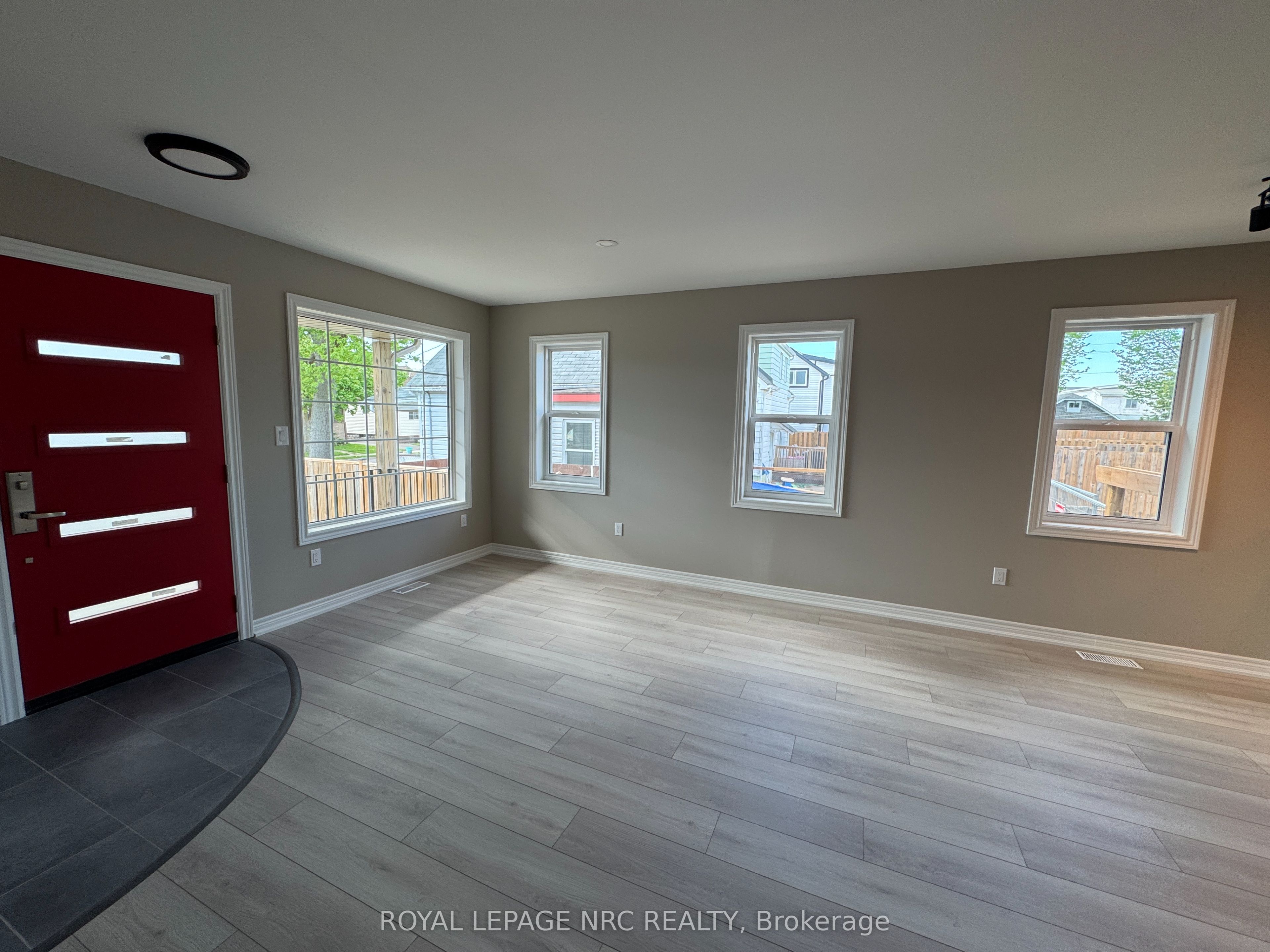 27 Deere Street Property Photo 11