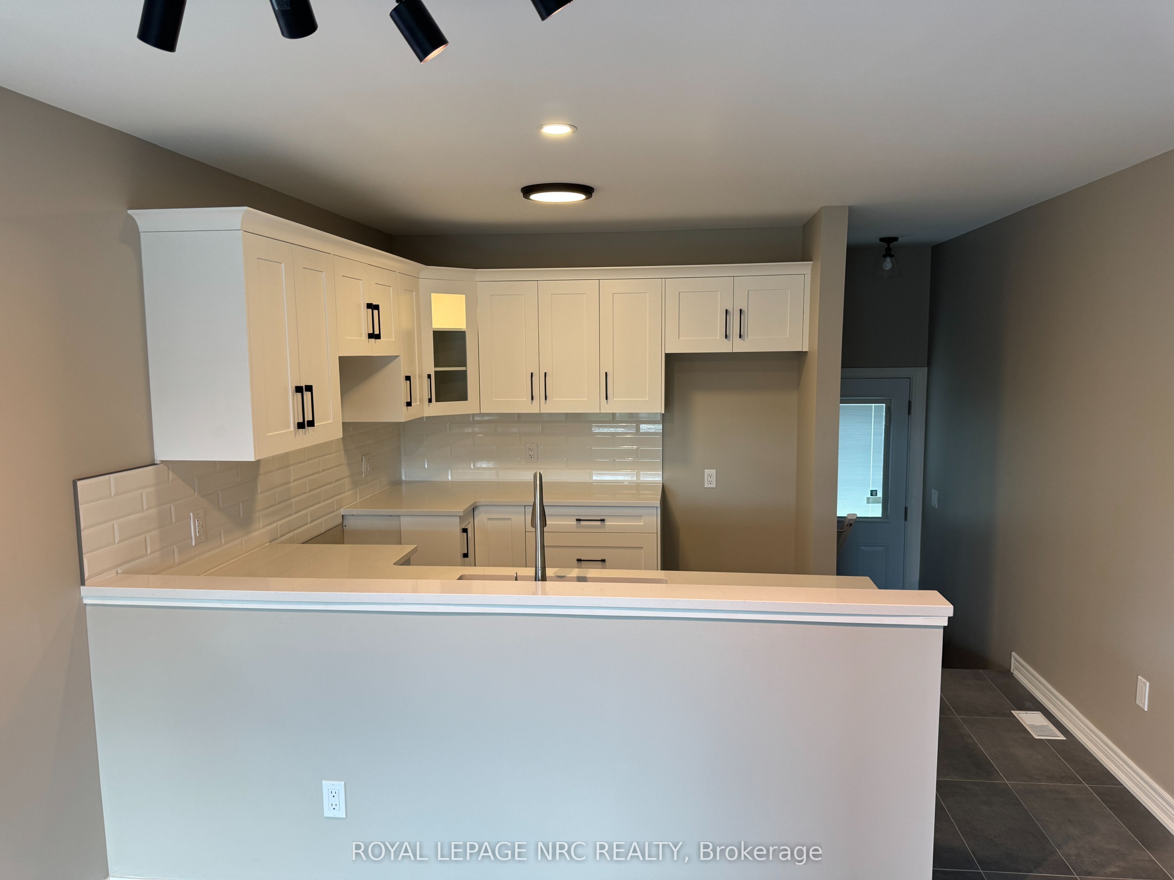 27 Deere Street Property Photo 14