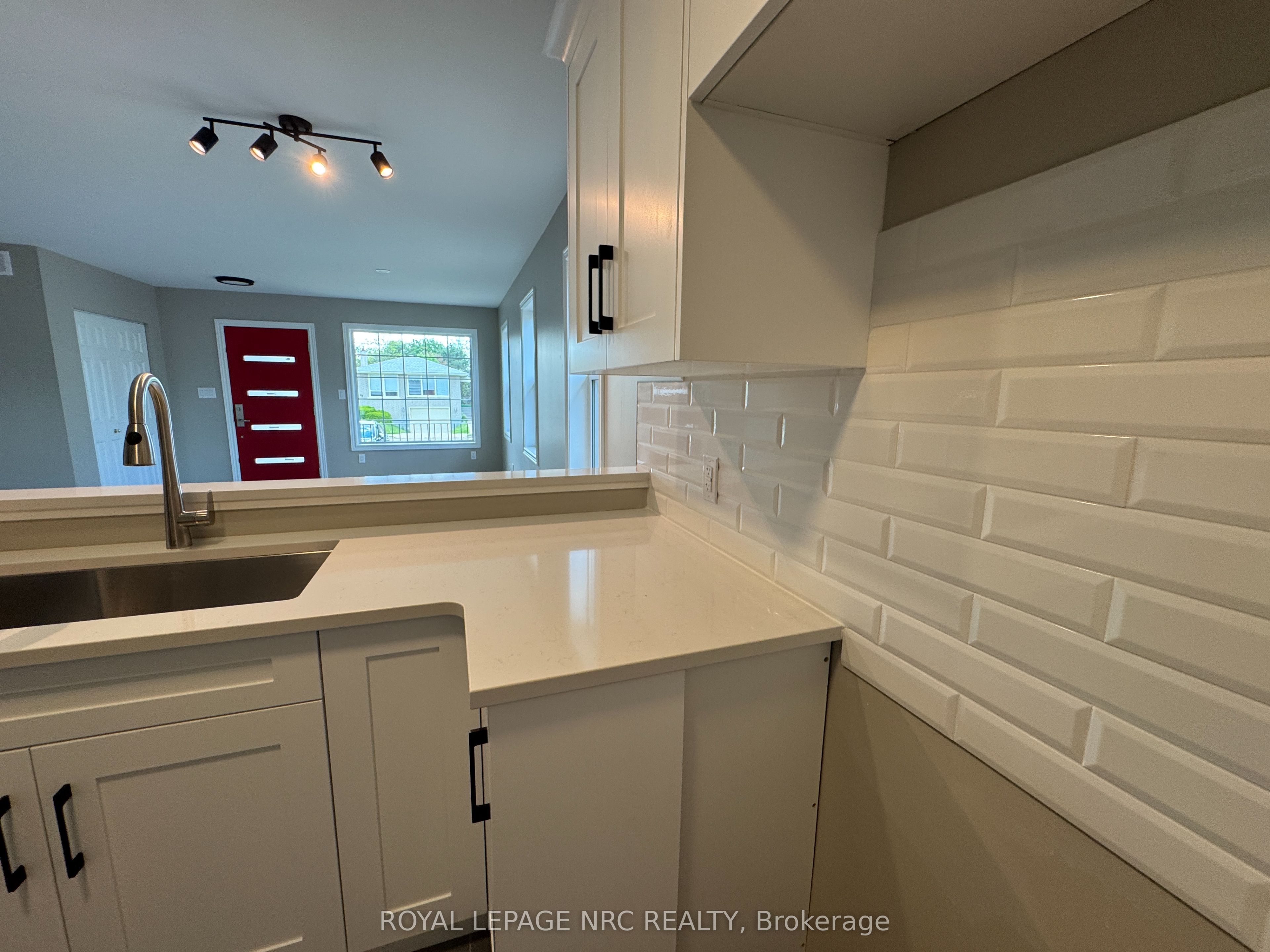 27 Deere Street Property Photo 16
