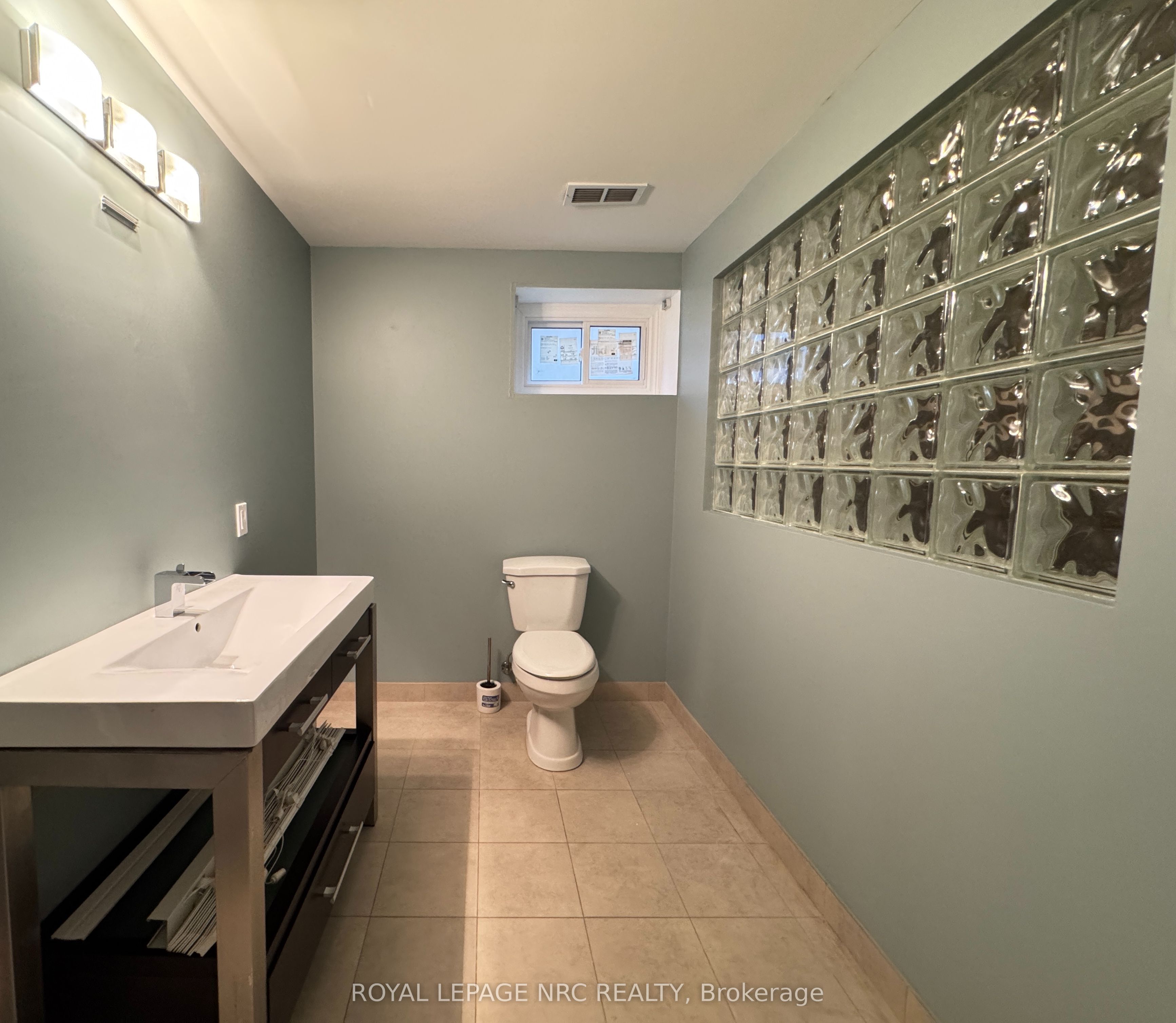 27 Deere Street Property Photo 22