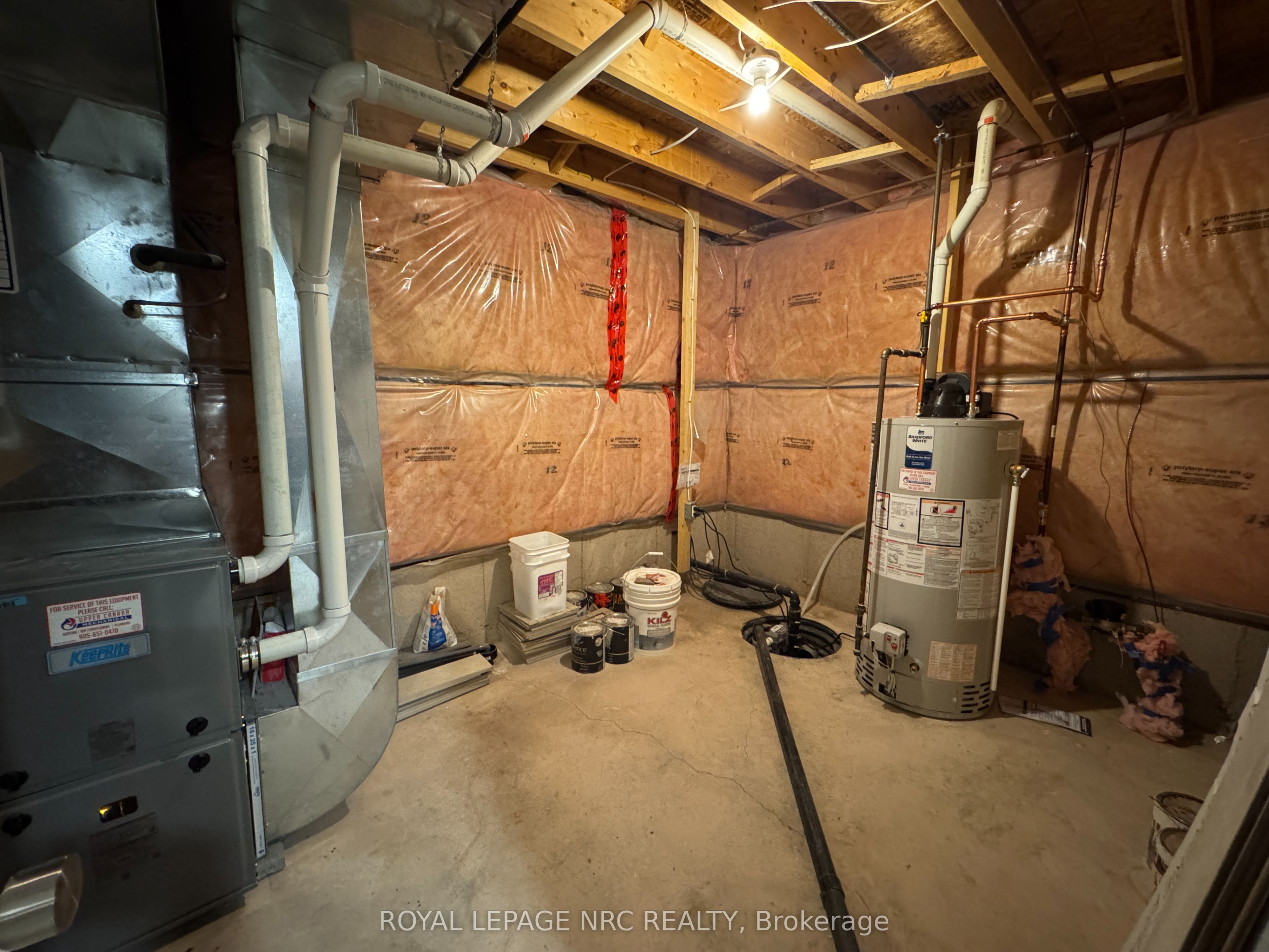 27 Deere Street Property Photo 33