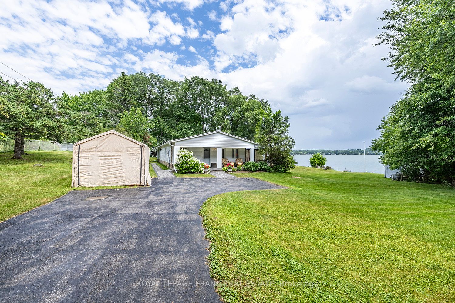 46 Lakeview Boulevard Property Photo 3