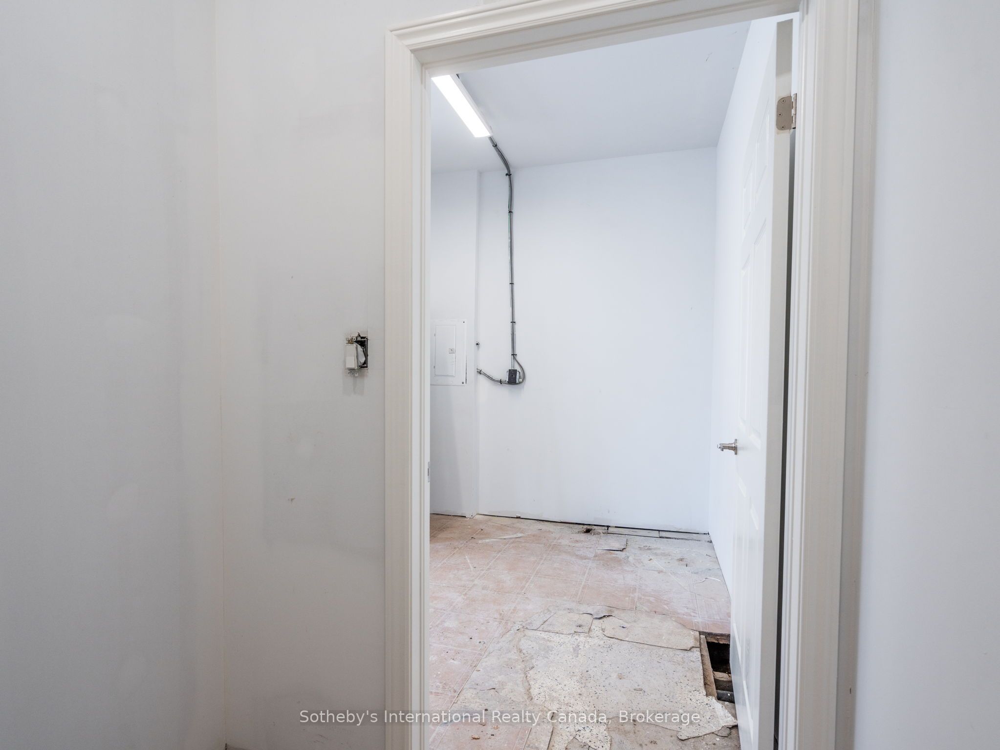 681 Barton Street East Street E Property Photo 15