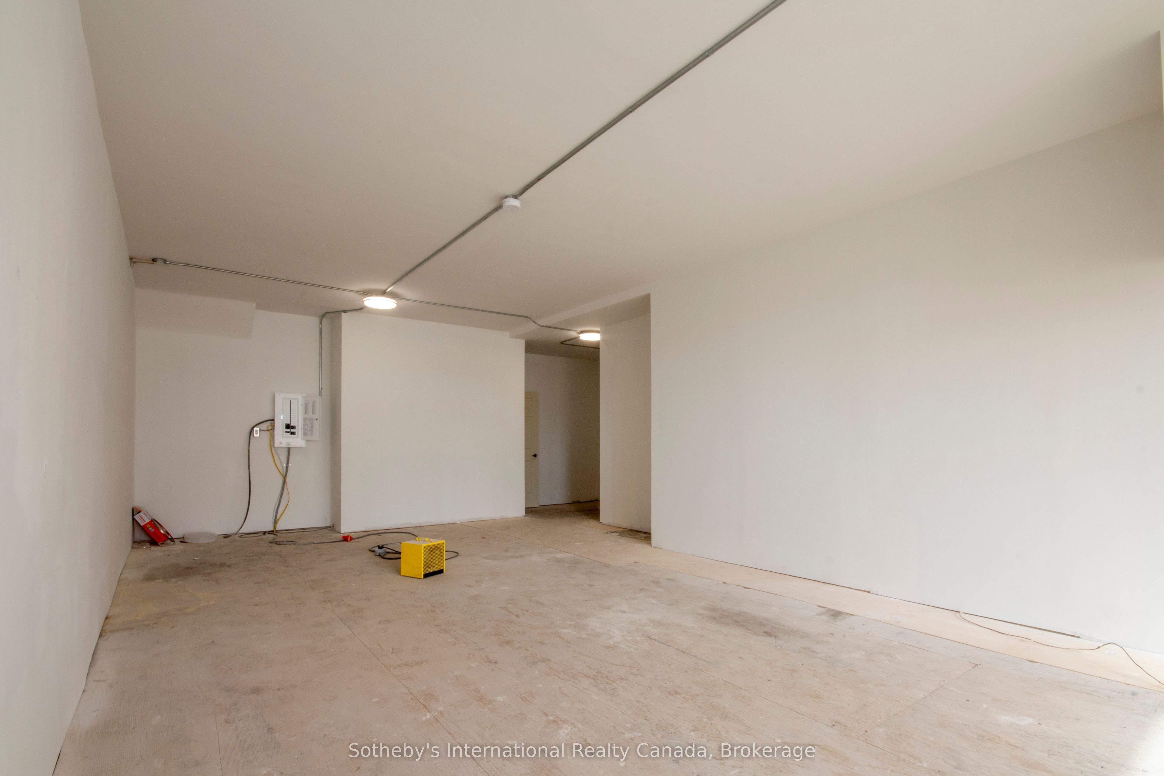 677 Barton Street Main Property Photo 2