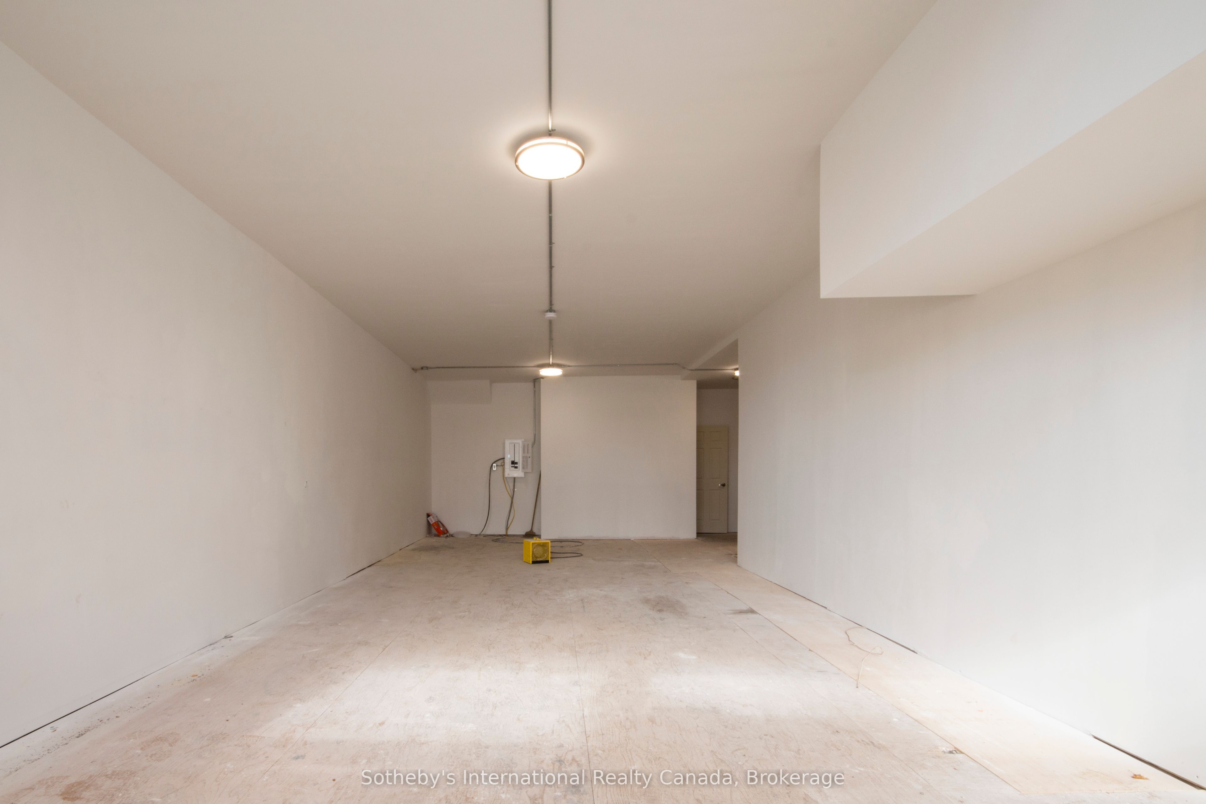 677 Barton Street Main Property Photo 3