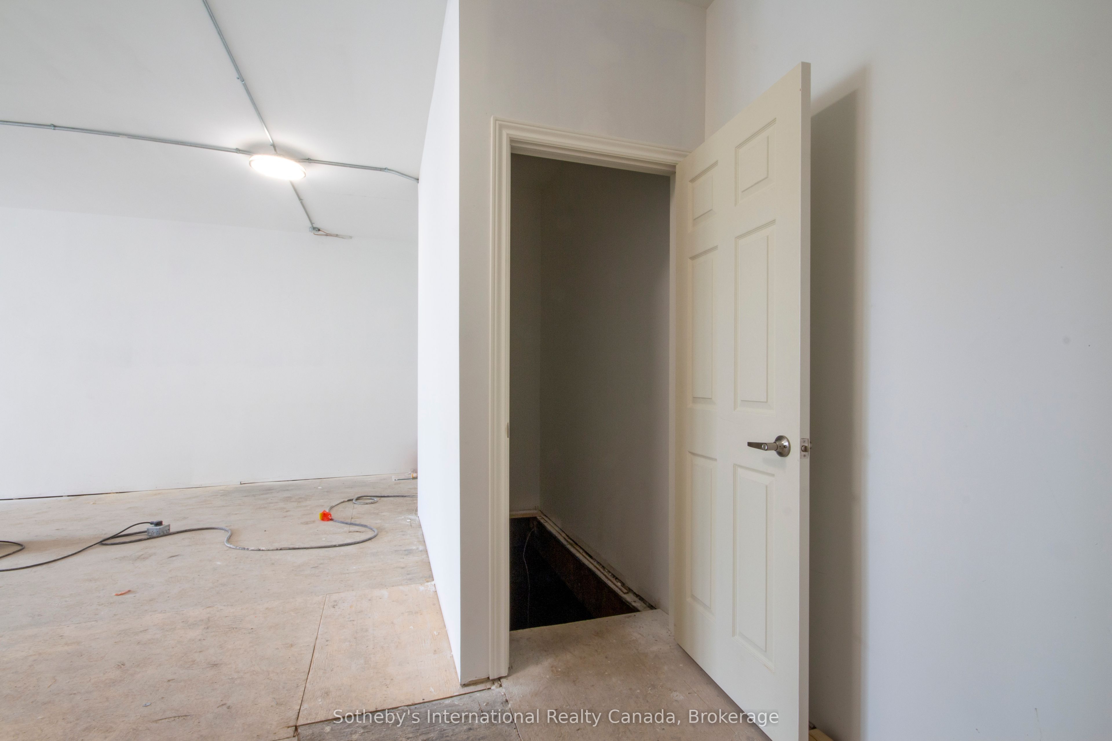 677 Barton Street Main Property Photo 7