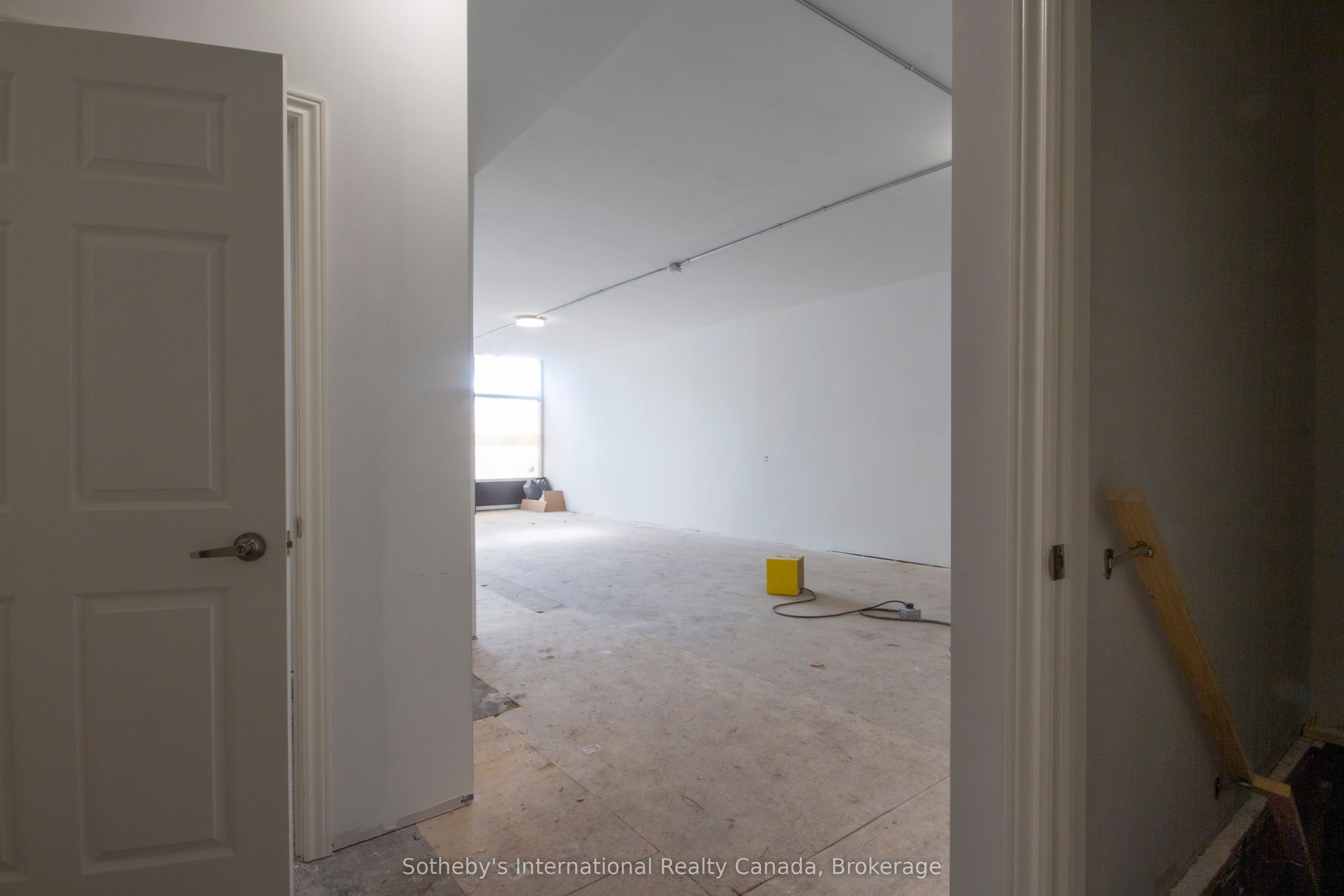 677 Barton Street Main Property Photo 8