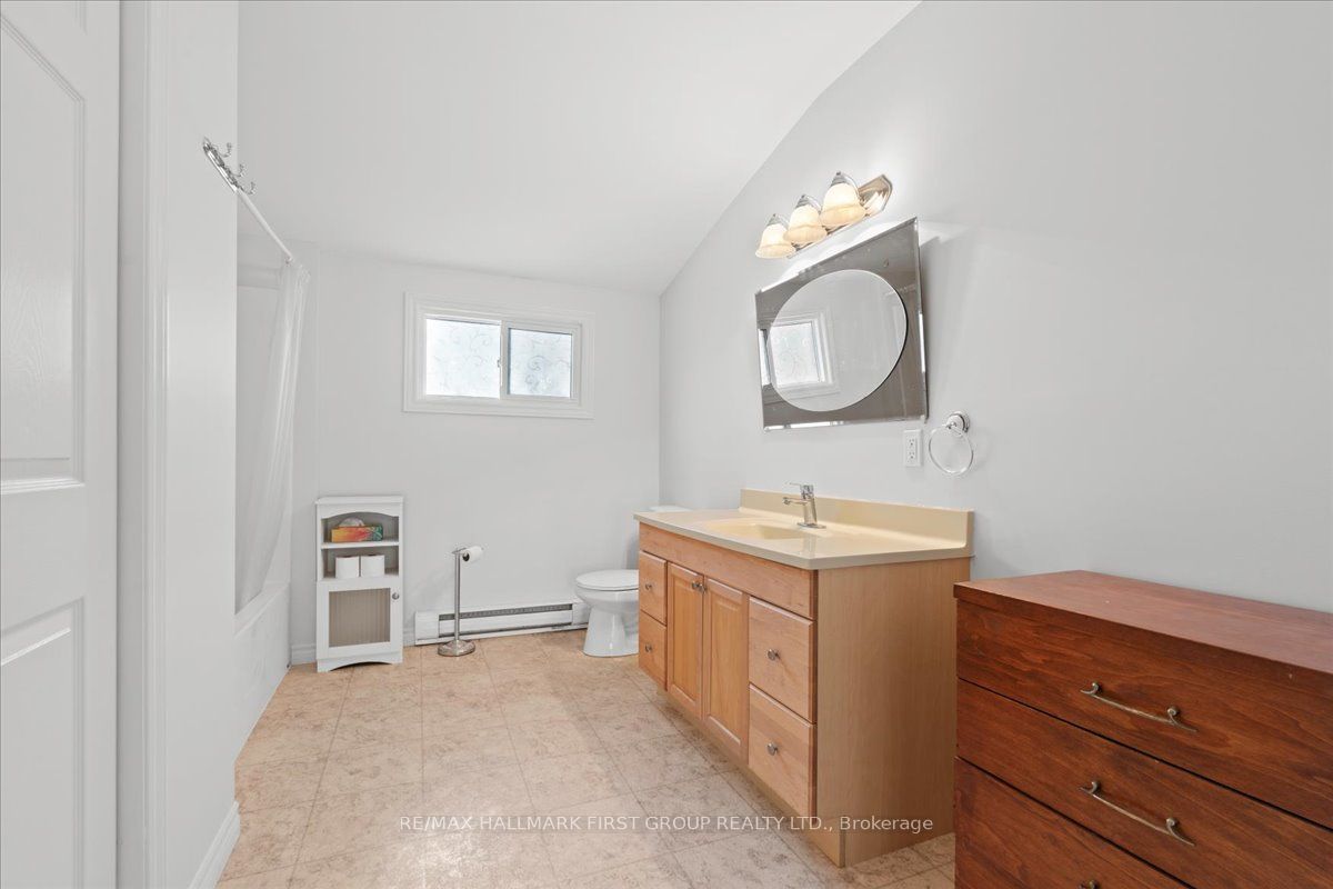 139 Neville Pt Road Property Photo 12