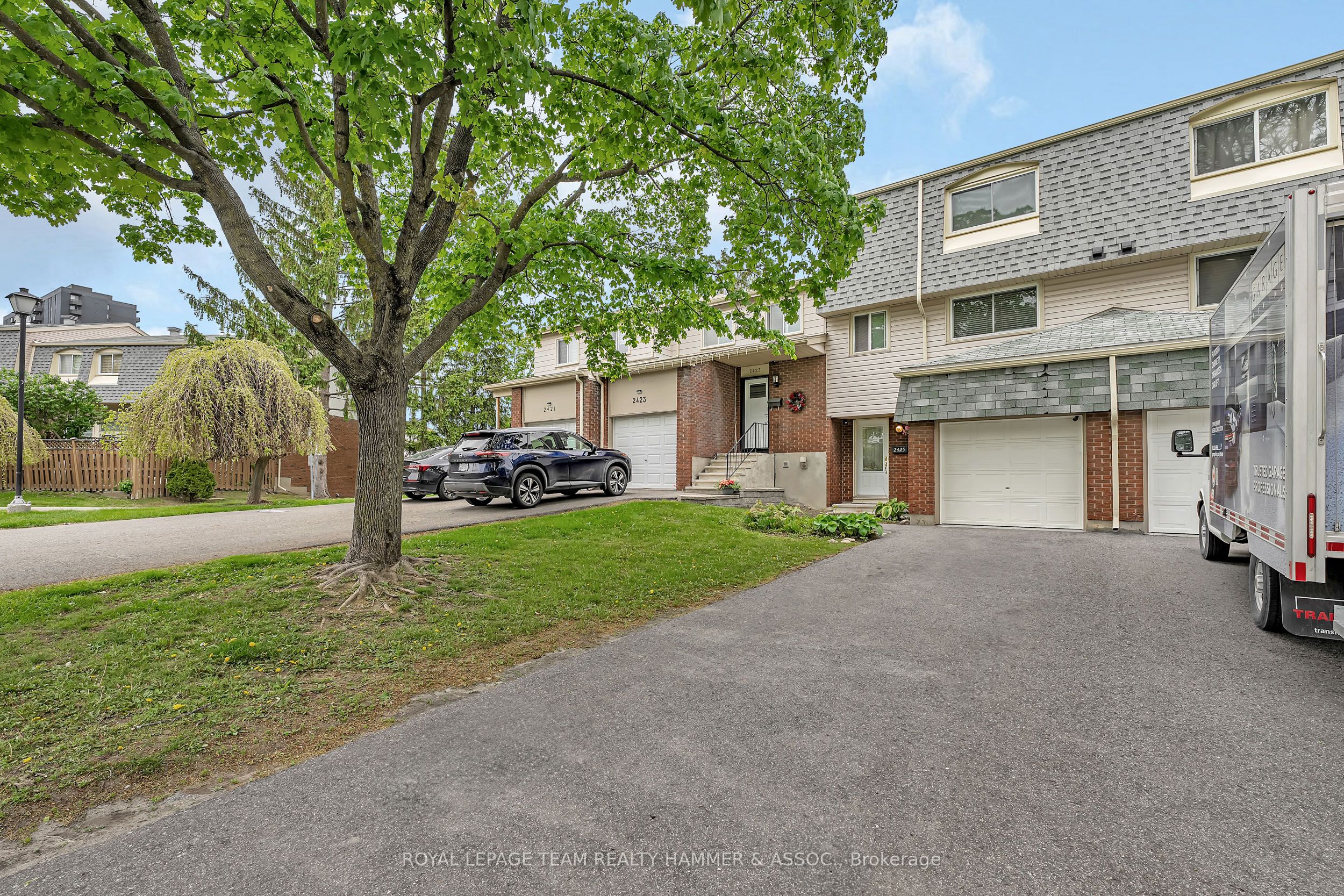 2425 Southvale Crescent Property Photo 2