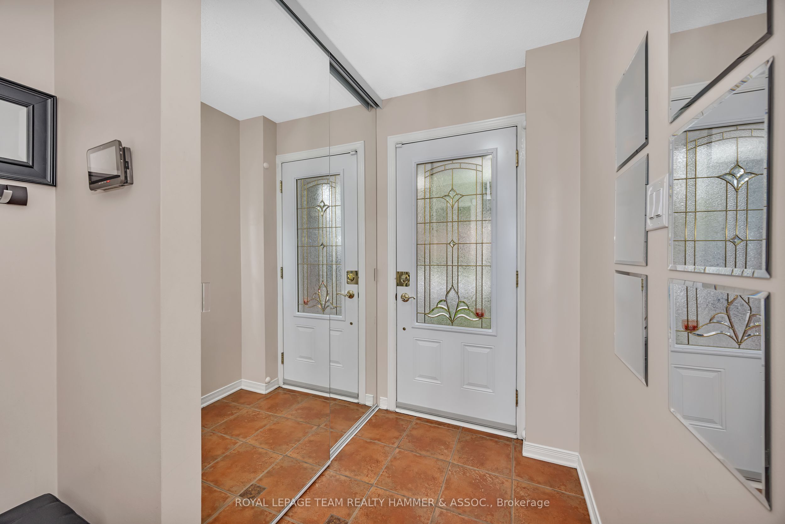 2425 Southvale Crescent Property Photo 4