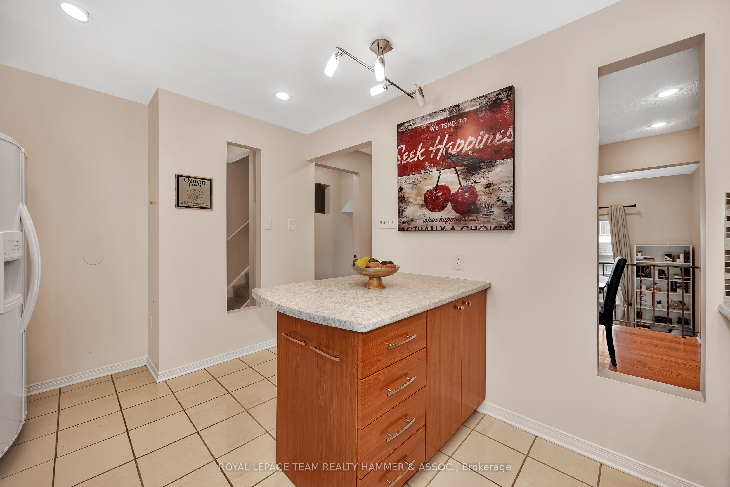 2425 Southvale Crescent Property Photo 12