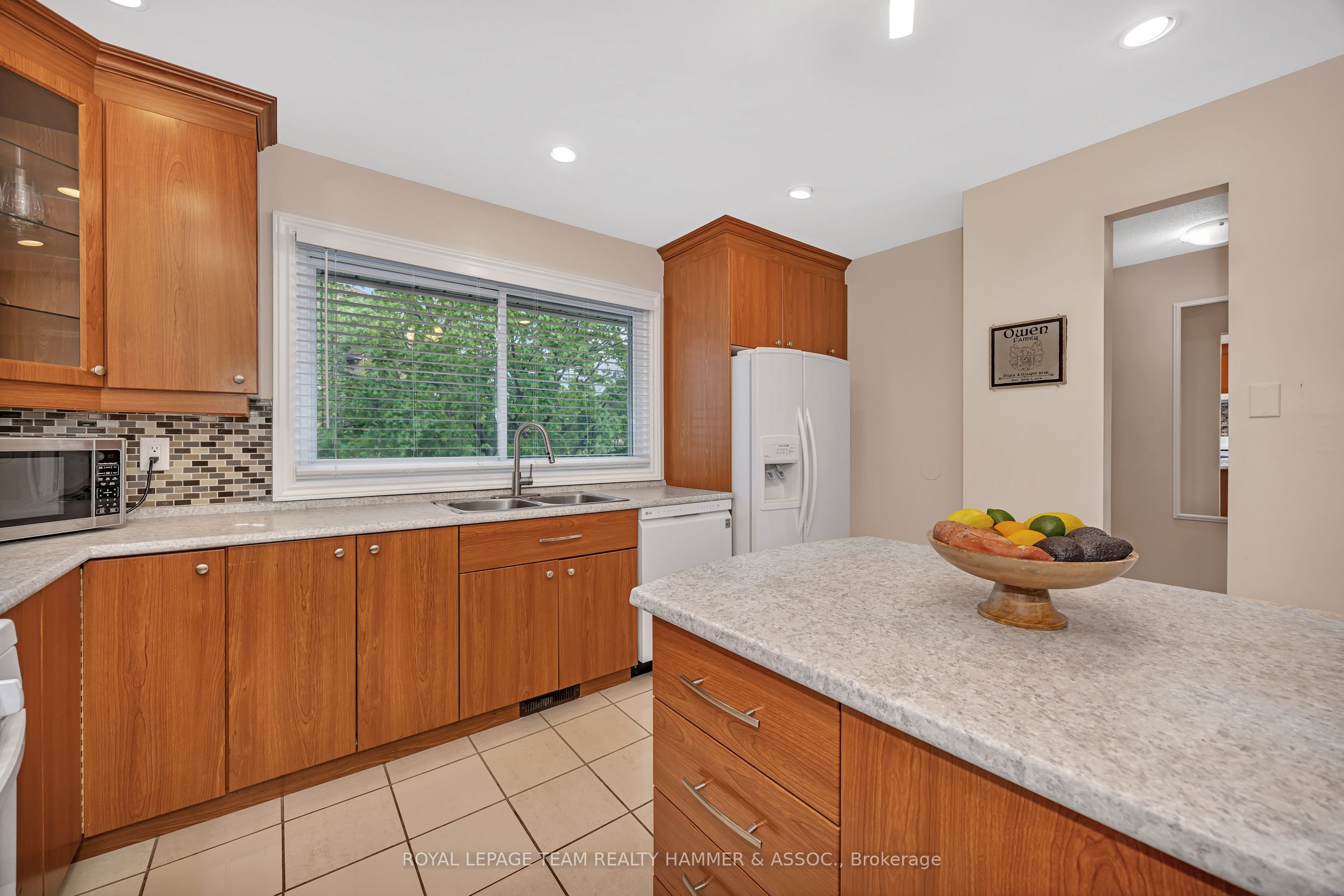 2425 Southvale Crescent Property Photo 13