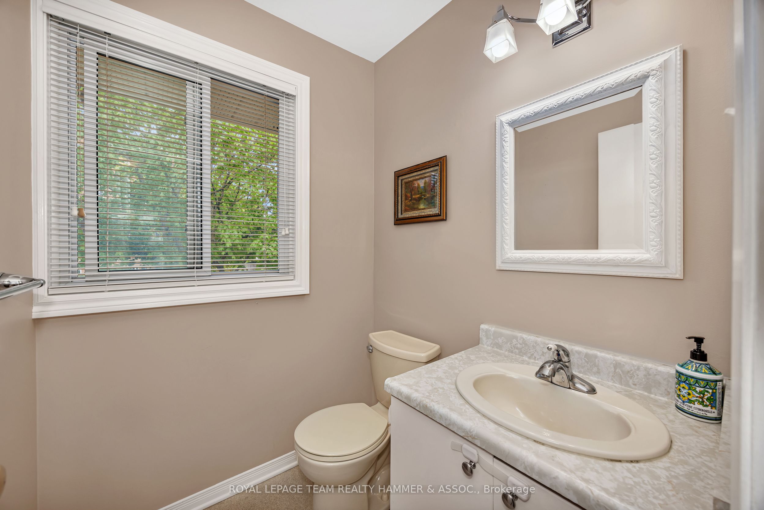 2425 Southvale Crescent Property Photo 15