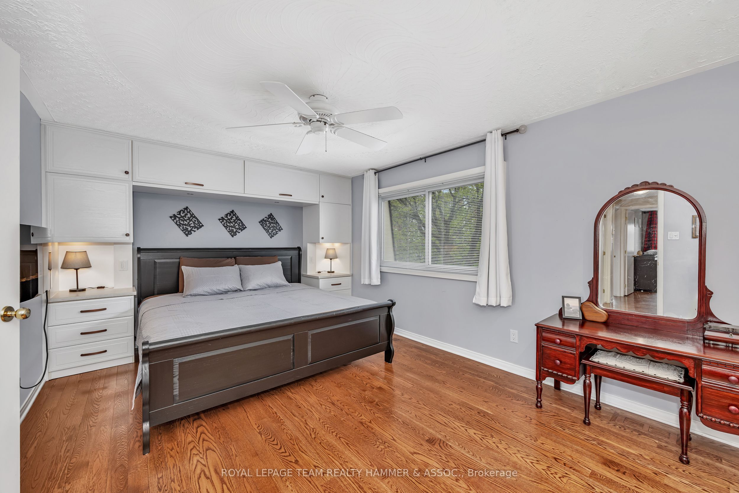 2425 Southvale Crescent Property Photo 16