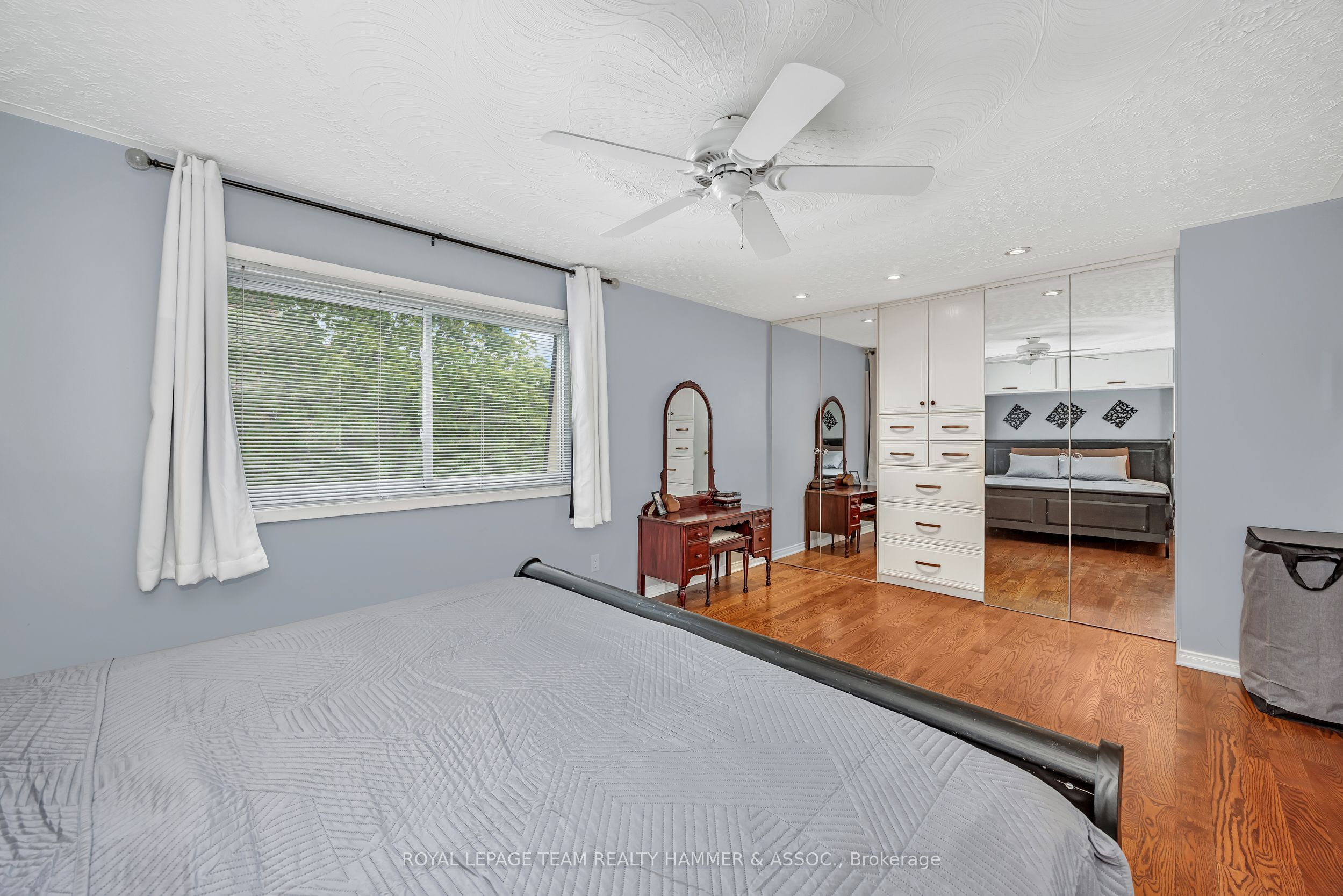 2425 Southvale Crescent Property Photo 17