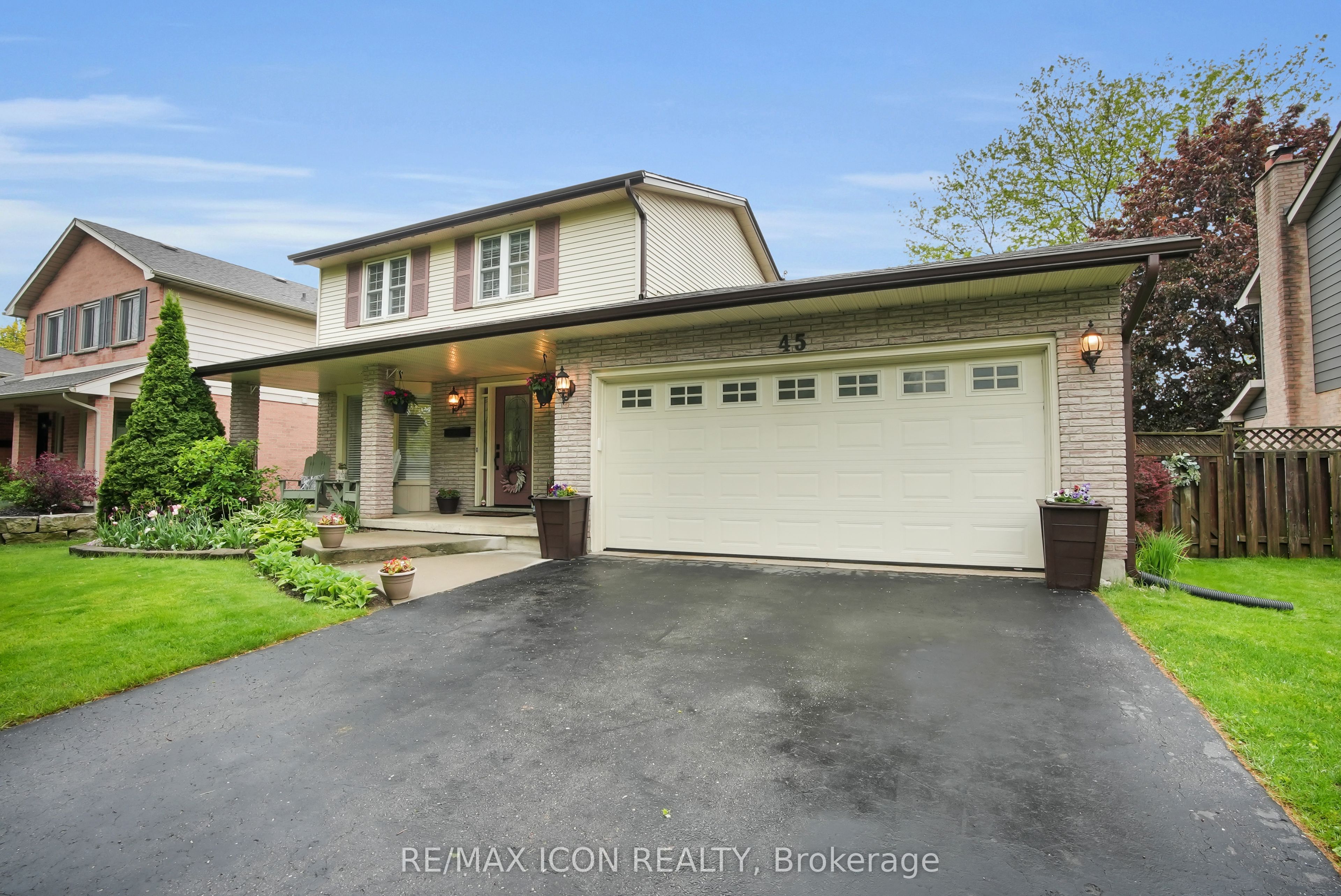 45 Whisperwood Crescent Property Photo 1