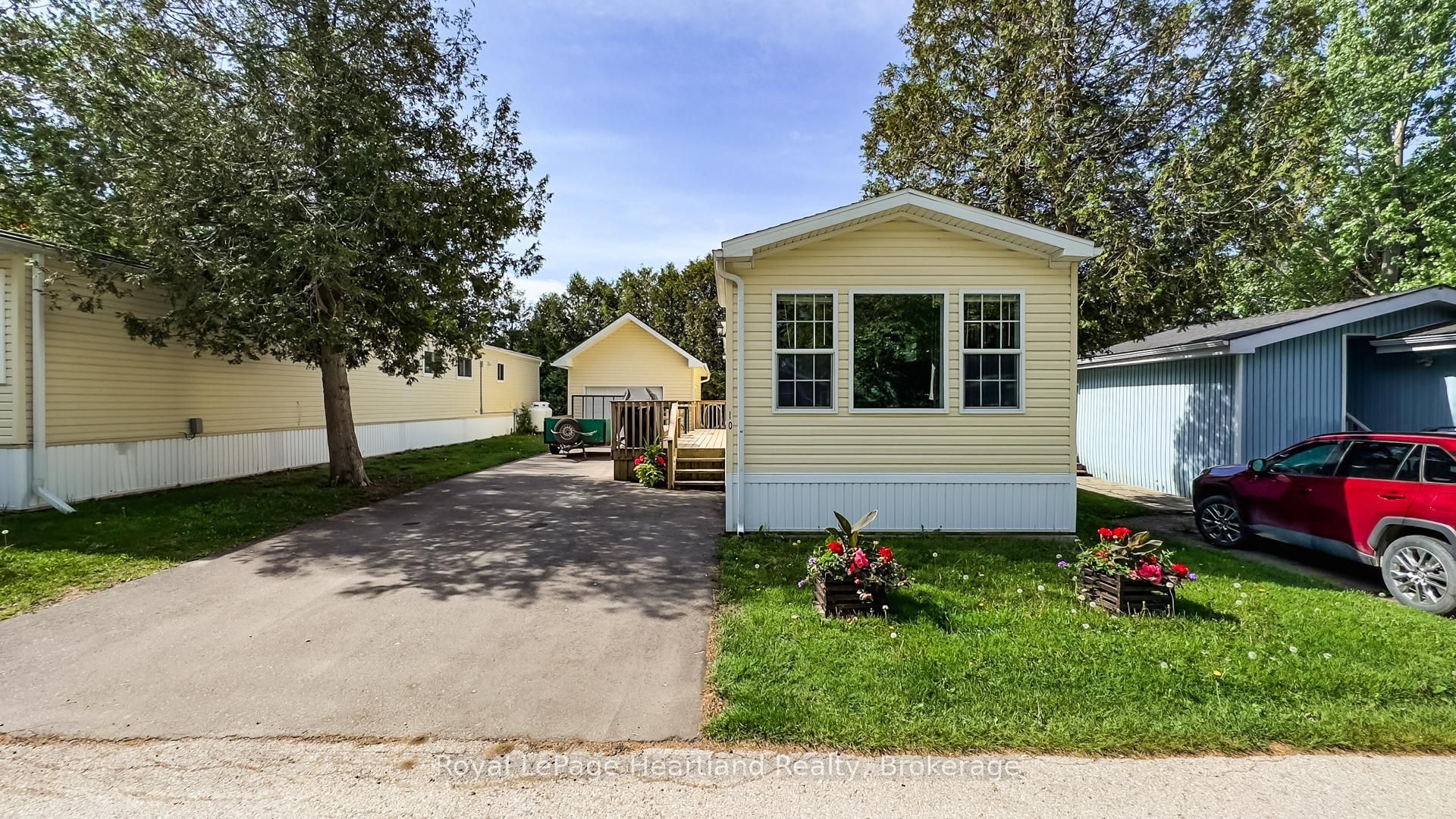 10 Bloomsbury Dr Property Photo 2