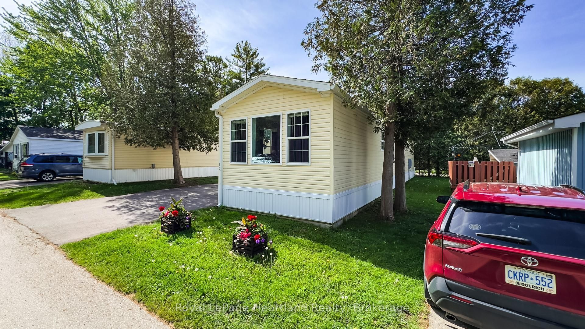 10 Bloomsbury Dr Property Photo 3