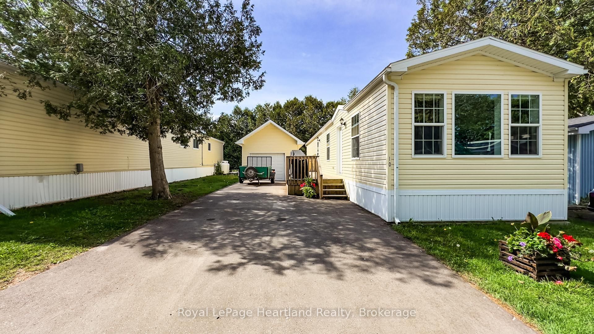10 Bloomsbury Dr Property Photo 4