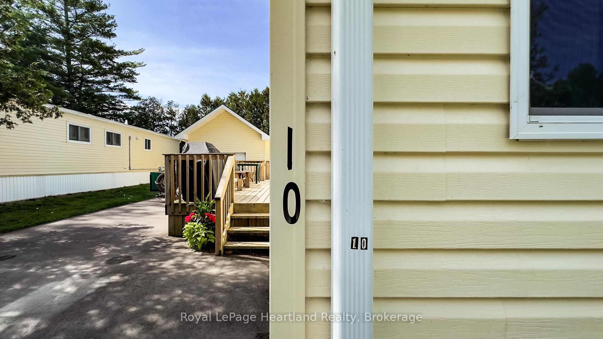 10 Bloomsbury Dr Property Photo 5