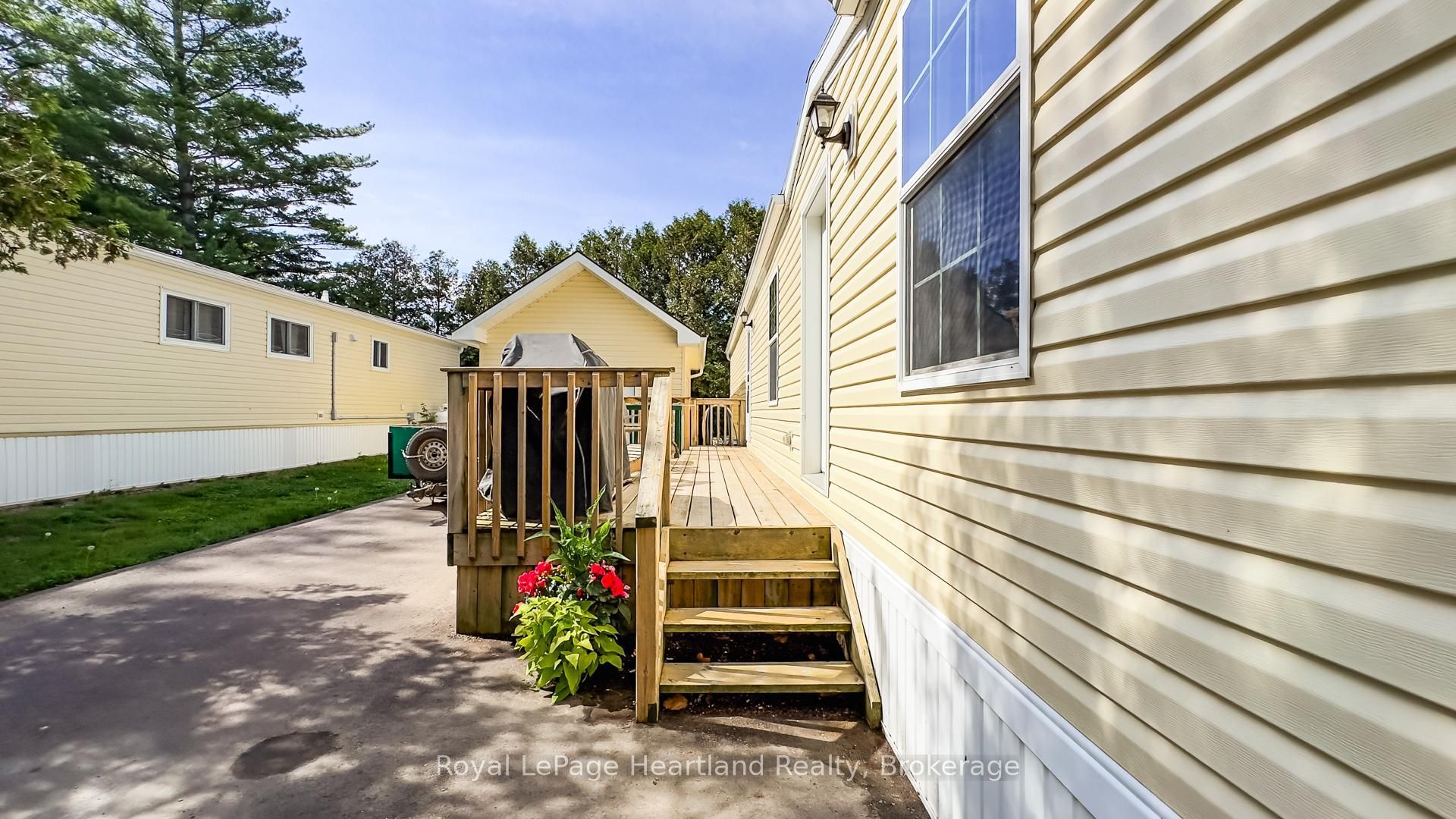 10 Bloomsbury Dr Property Photo 6