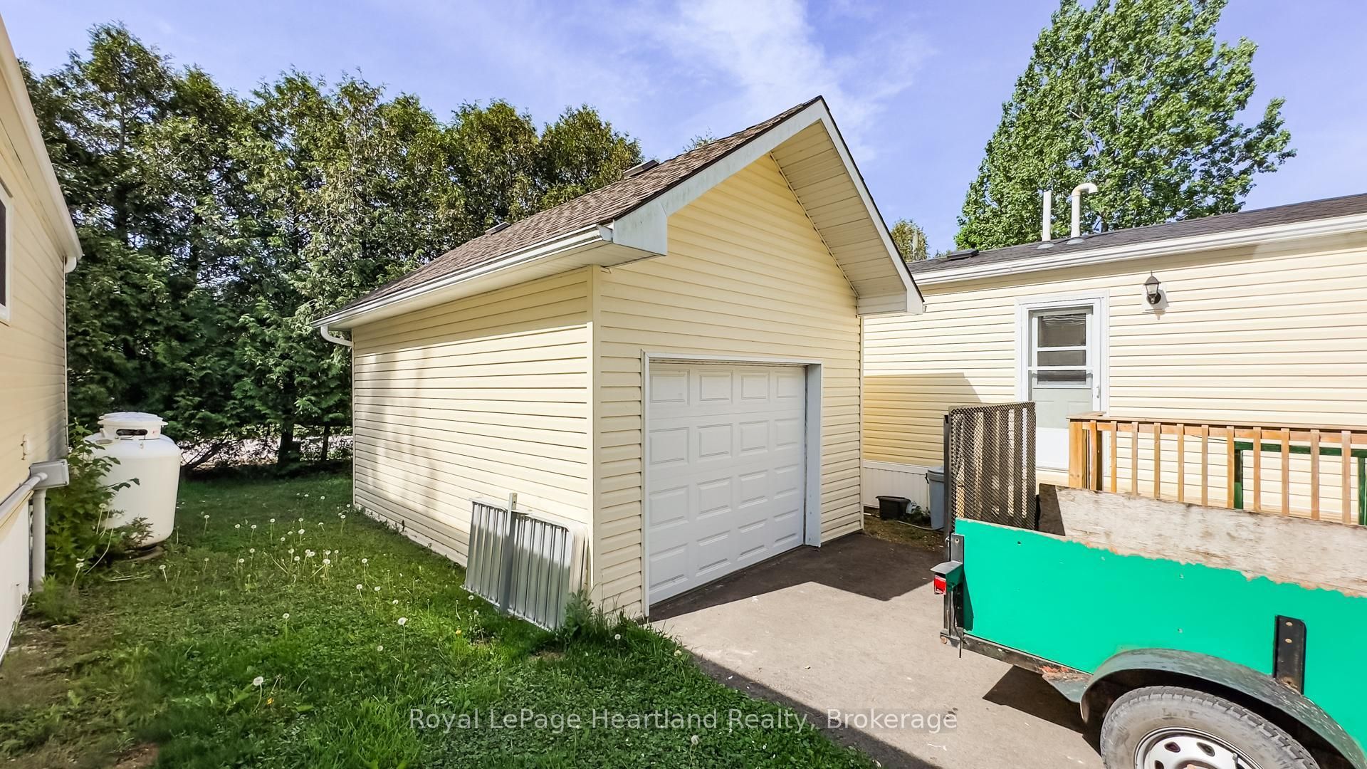 10 Bloomsbury Dr Property Photo 9
