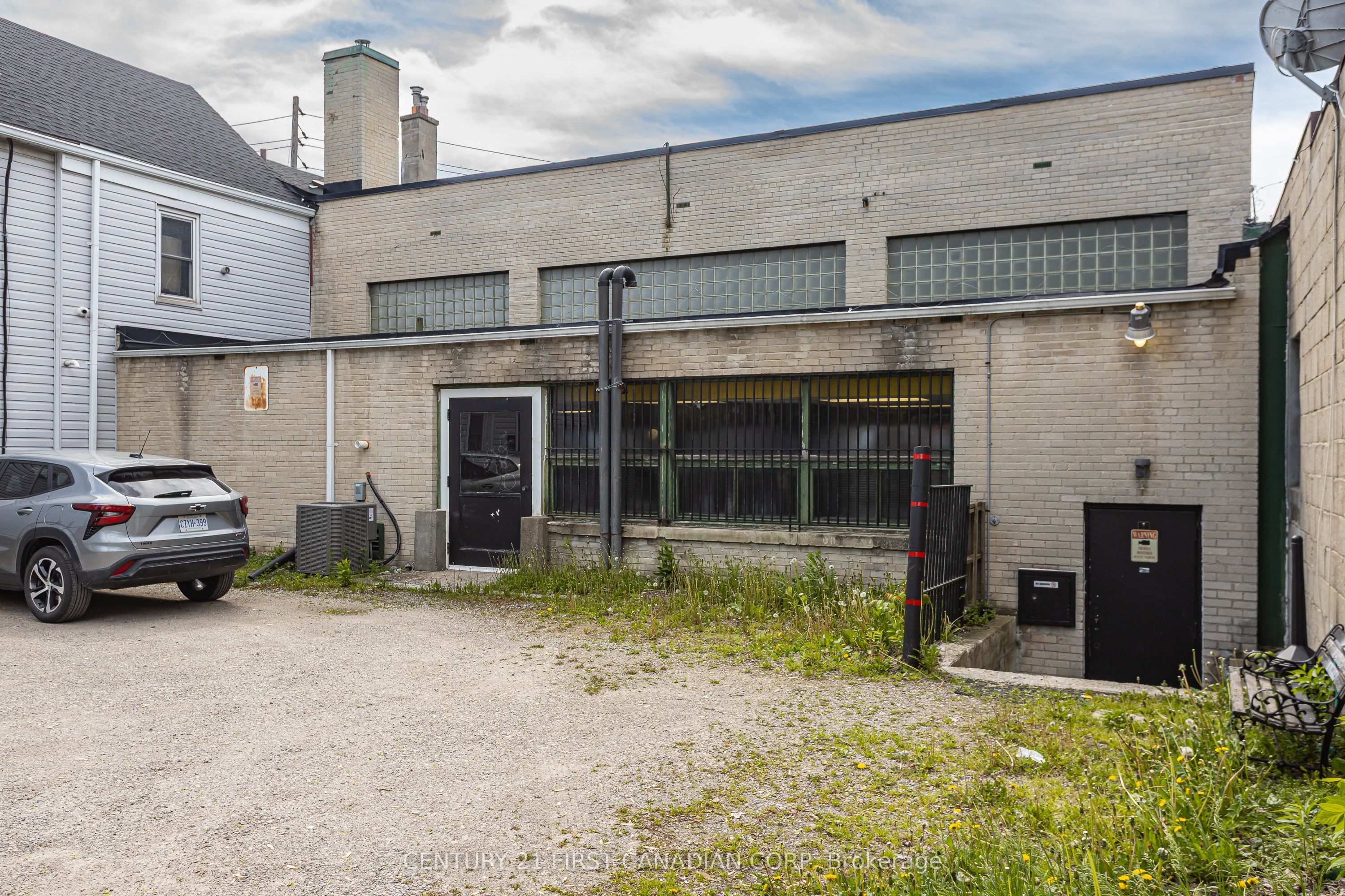 1068 Dundas Street Property Photo 8