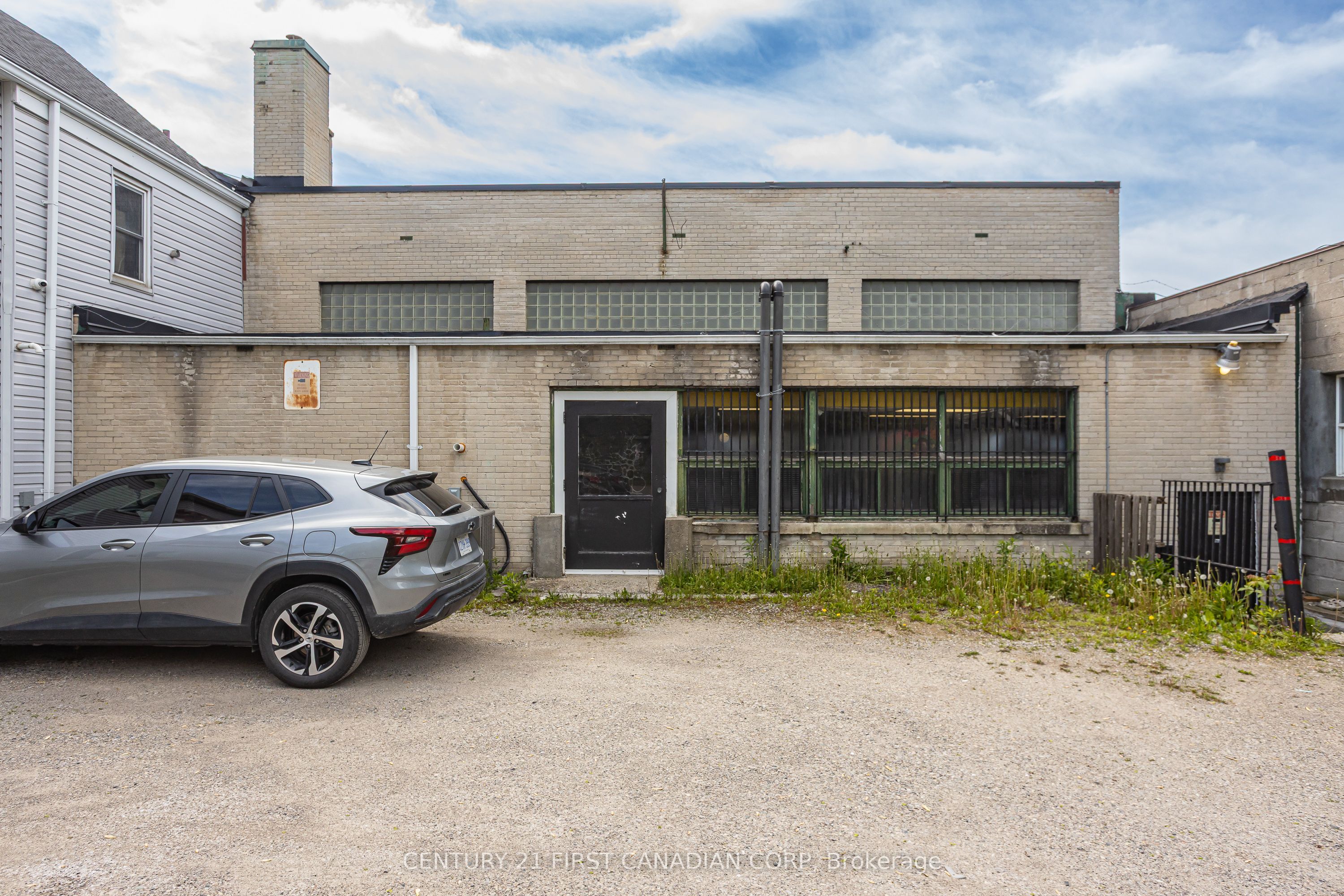 1068 Dundas Street Property Photo 9