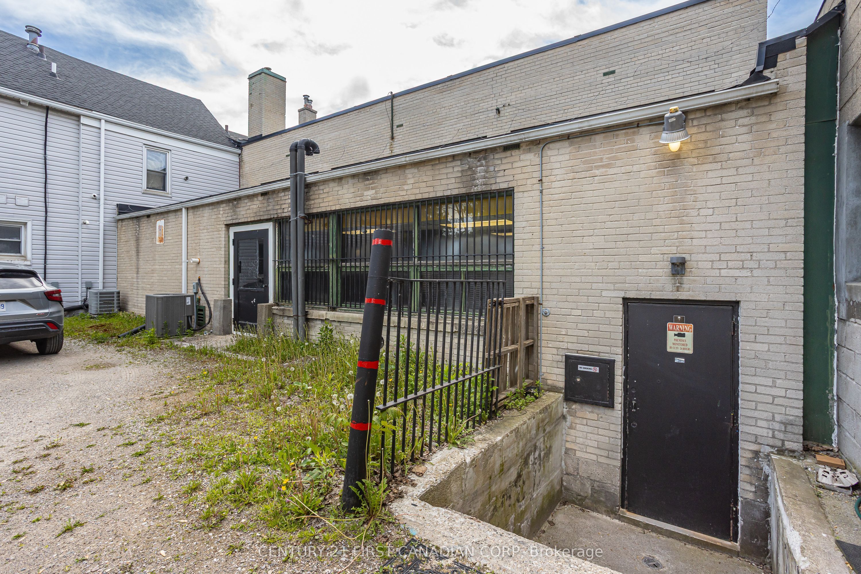 1068 Dundas Street Property Photo 10