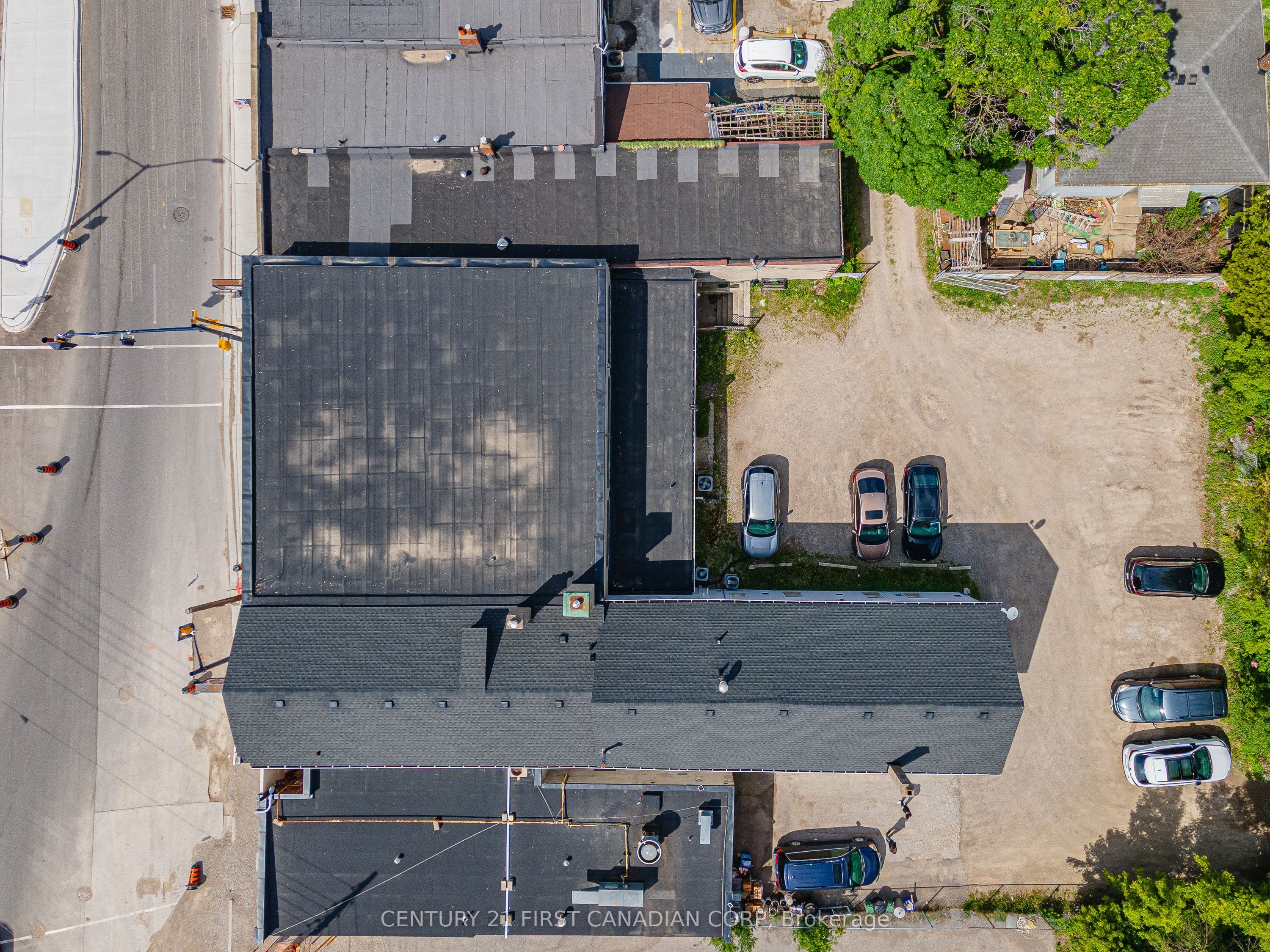 1068 Dundas Street Property Photo 16