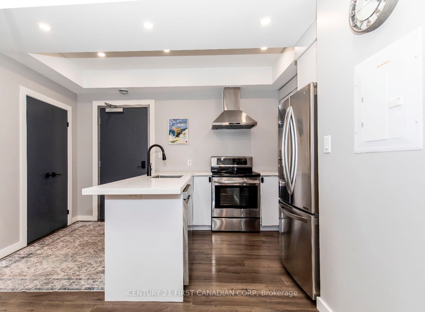 653 Talbot St Property Photo 10