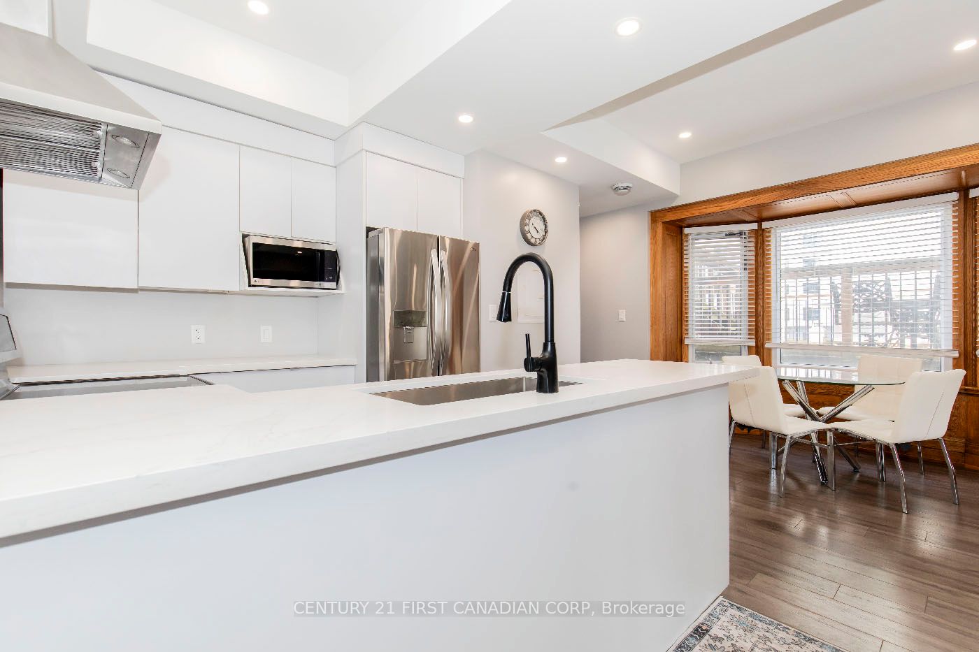 653 Talbot St Property Photo 11