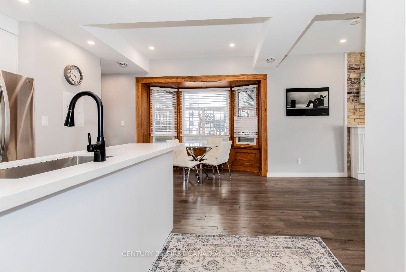 653 Talbot St Property Photo 12